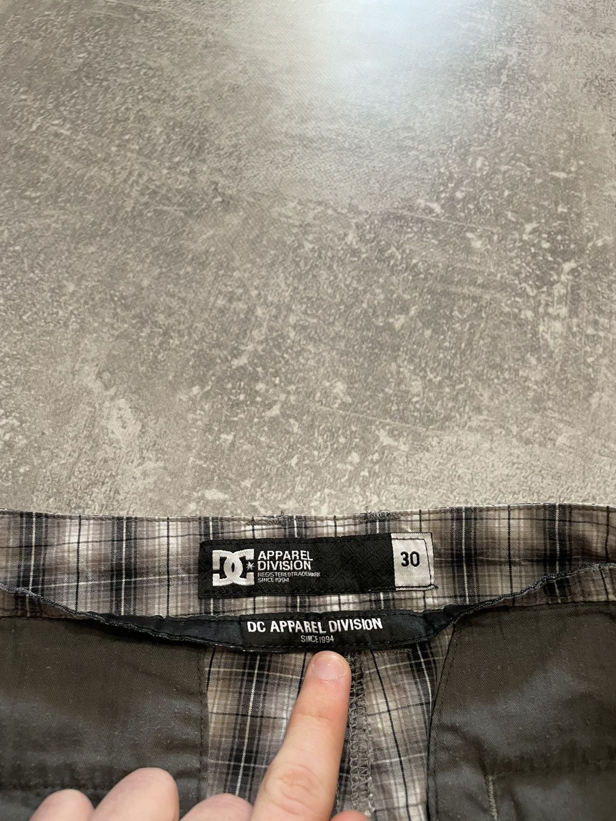 DC × Vintage Vintage DC Shoes Skateboarding Checkered Shorts Size S Size US 30 / EU 46 - 7 Thumbnail