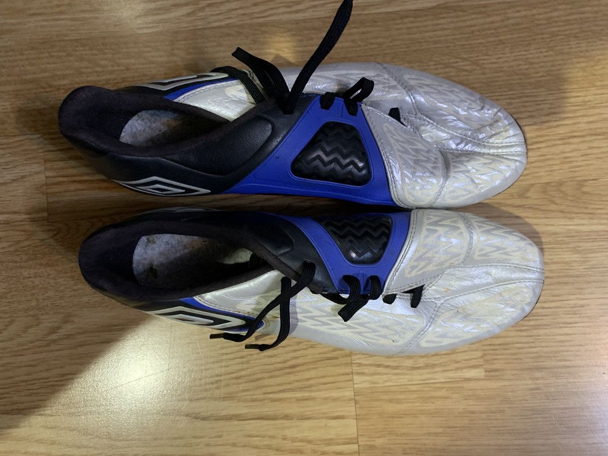 Umbro Umbro Geometra II Size US 7 / EU 40 - 1 Thumbnail