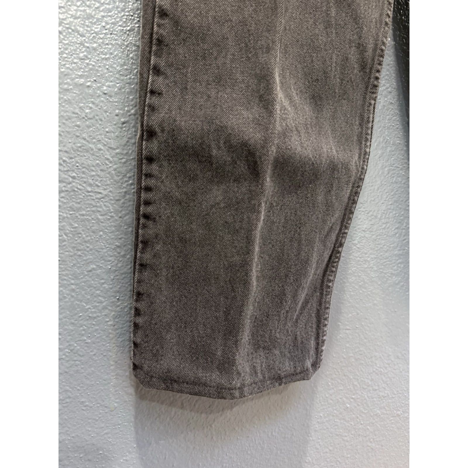 Levi's VINTAGE Levi’s 550 Jeans Men 28 Black 90s Straight Denim Inseam 26 Boys Girls? Size US 28 / EU 44 - 6 Thumbnail