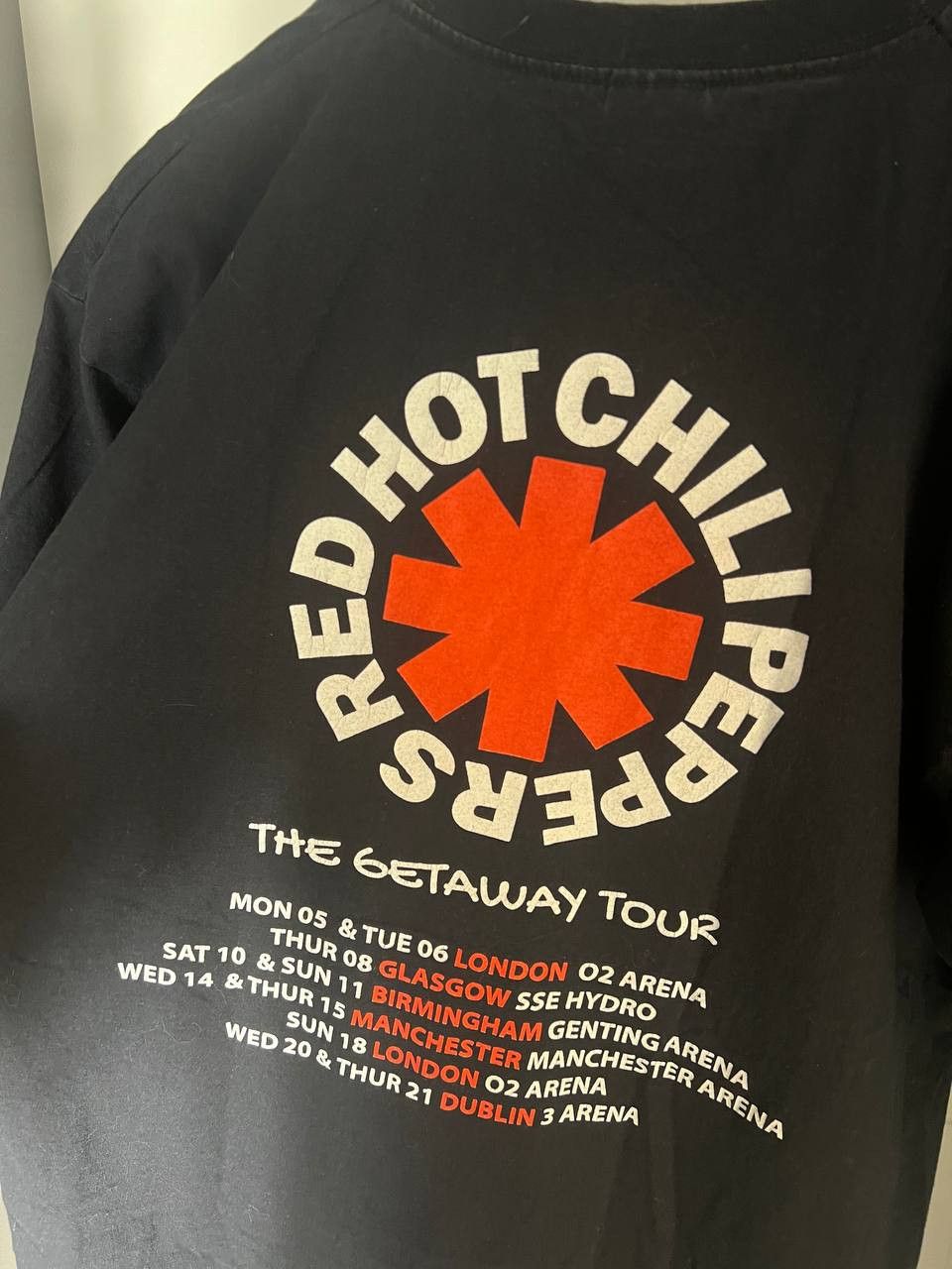 Band Tees VINTAGE HOT CHILI PEPPERS RED TOUR ROCK METAL PUNK Y2K 90s Size US L / EU 52-54 / 3 - 5 Thumbnail