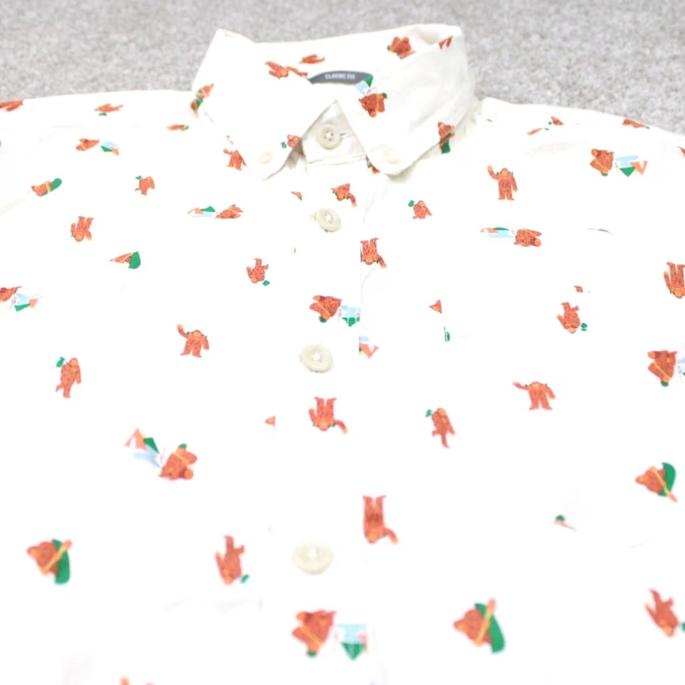 Eddie Bauer Eddie Bauer AOP Shirt Mens Medium White Bigfoot All Over Print S/S Graphic Print Button-Up Casual Workwear Travel Size US M / EU 48-50 / 2 - 5 Thumbnail