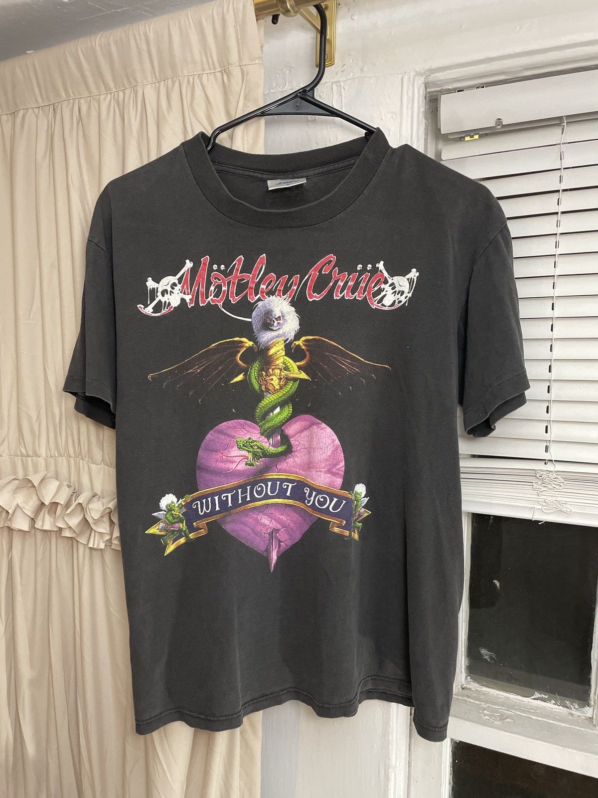 Band Tees RARE 1989 MOTLEY CREW DR.FEELGOOD SHIRT Size US L / EU 52-54 / 3 - 1 Thumbnail