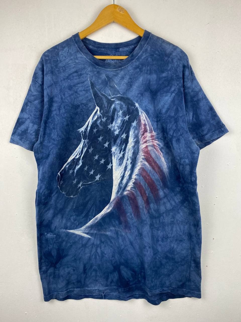 The Mountain the mountain horse graphic with american flag tee Size US L / EU 52-54 / 3 - 1 Thumbnail