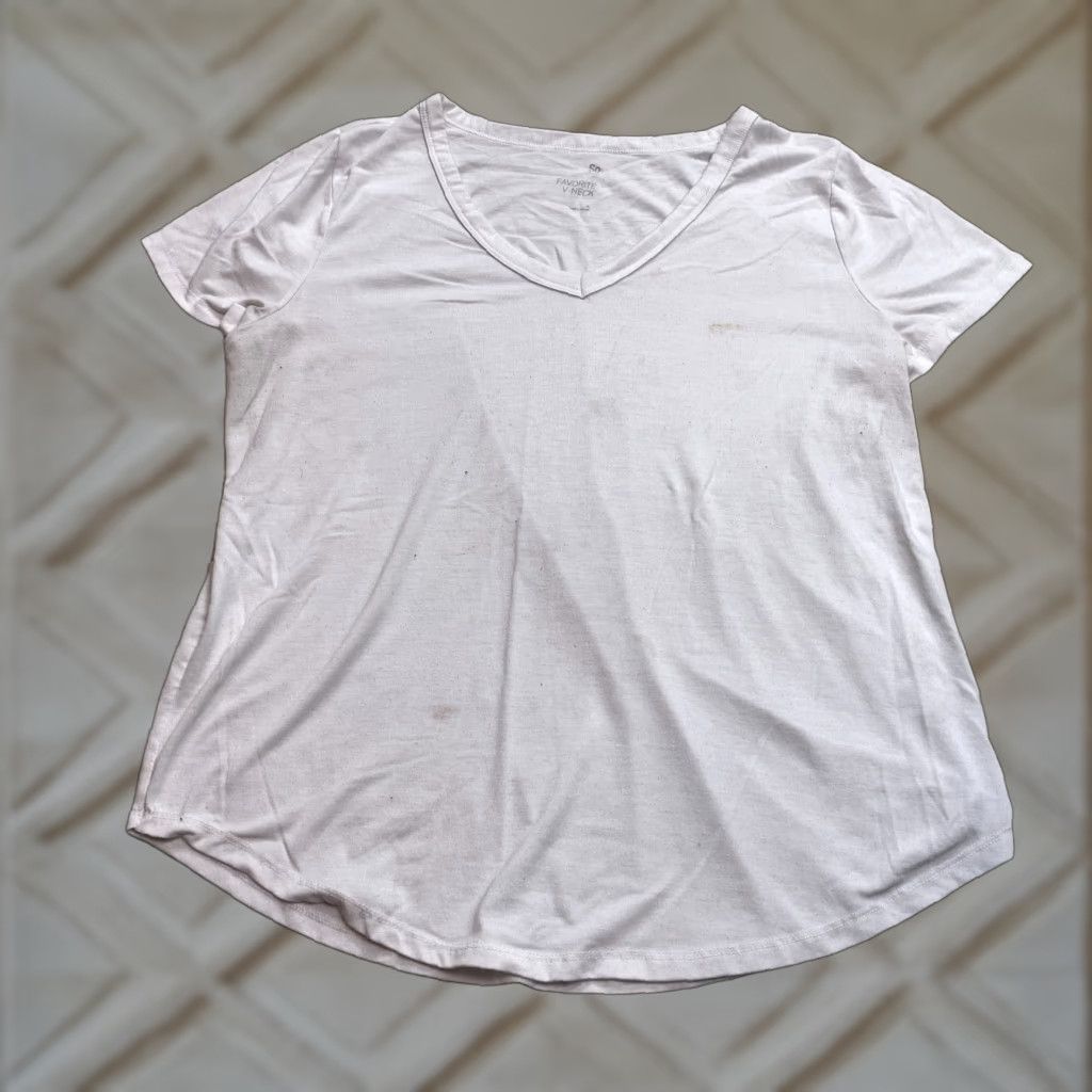 Vintage **Womens White XL SO Basic T-Shirt V-Neck Pullover** User: Womens White XL SO Basic T-Shirt V-Neck Pullover Size XL / US 12-14 / IT 48-50 - 1 Thumbnail