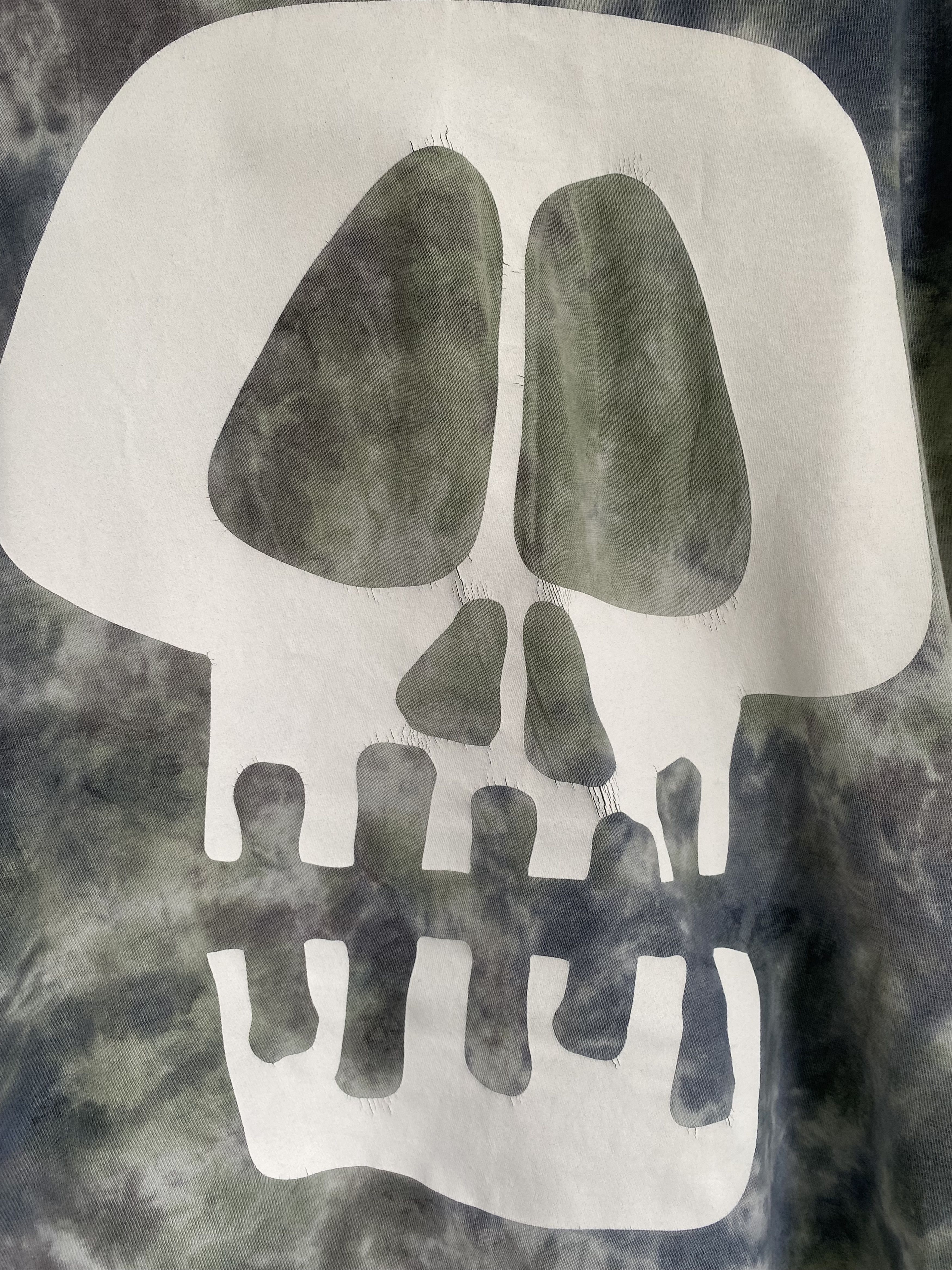 Stussy × Vintage Vintage 2000s Stussy tie dye skull t-shirt Size US L / EU 52-54 / 3 - 5 Thumbnail