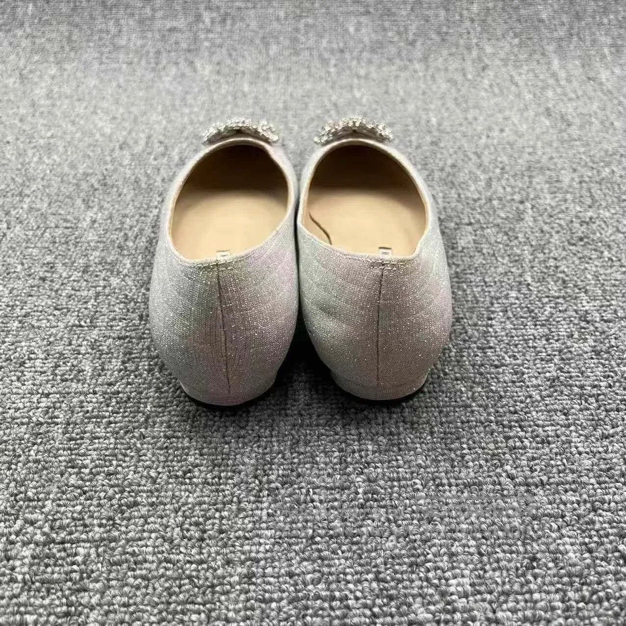 Manolo Blahnik Manolo Blahnik Gray Satin Diamond Flats. Size US 4 / IT 34 - 4 Thumbnail