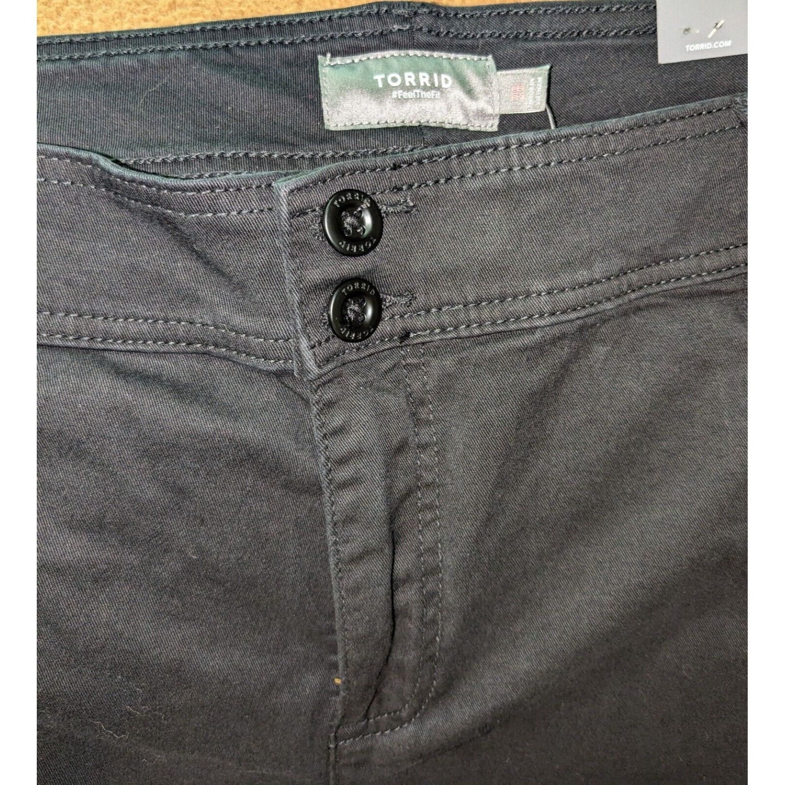 Torrid Torrid Black Capri 4 Pocket Pants Buttoned 1 Inch Cuff Sz 28 Size 42" / US 20 - 7 Thumbnail