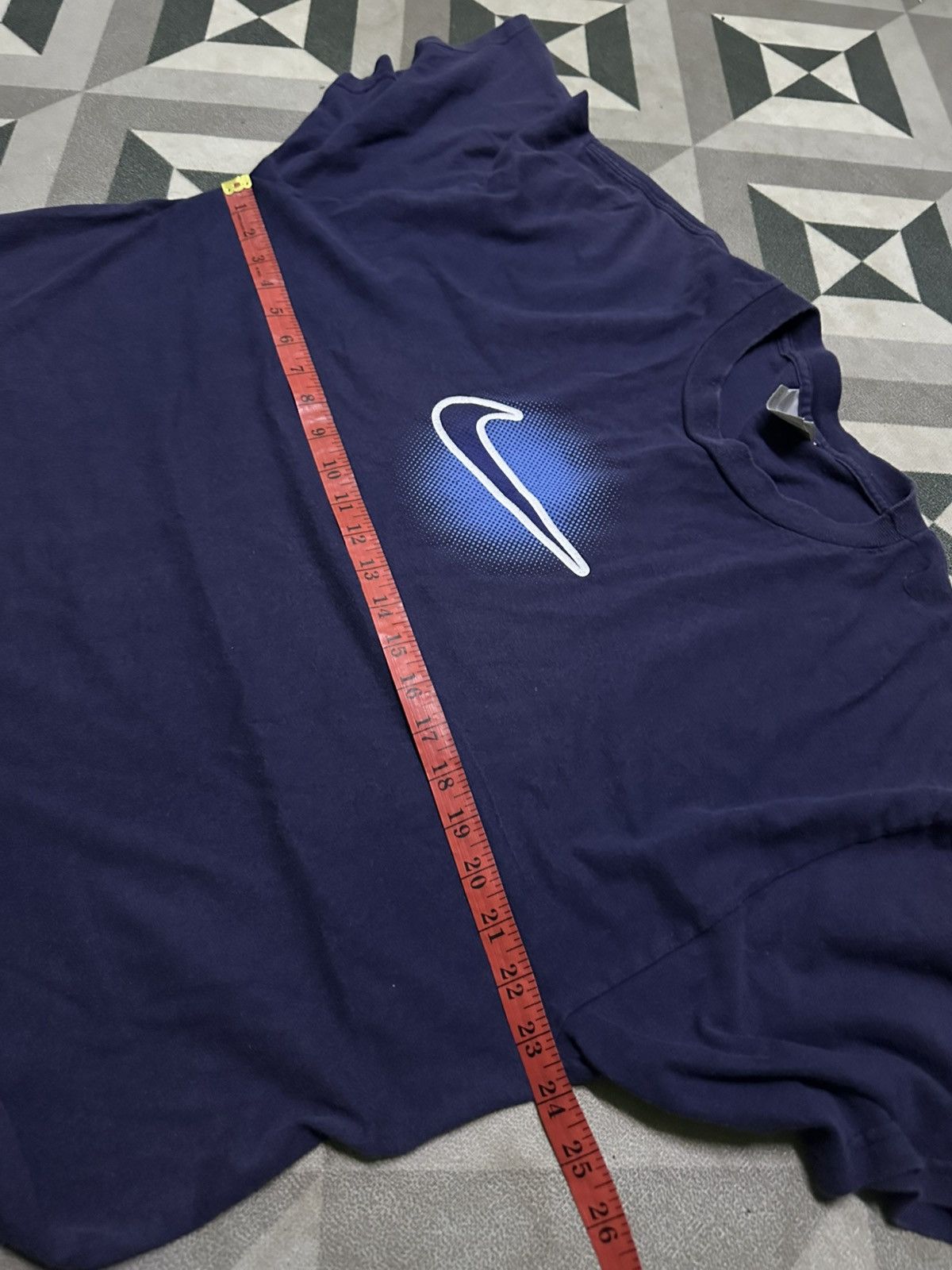 Nike vintage 90's Nike Big Swoosh Sportswear t-shirt in navy blue Size US XL / EU 56 / 4 - 8 Thumbnail
