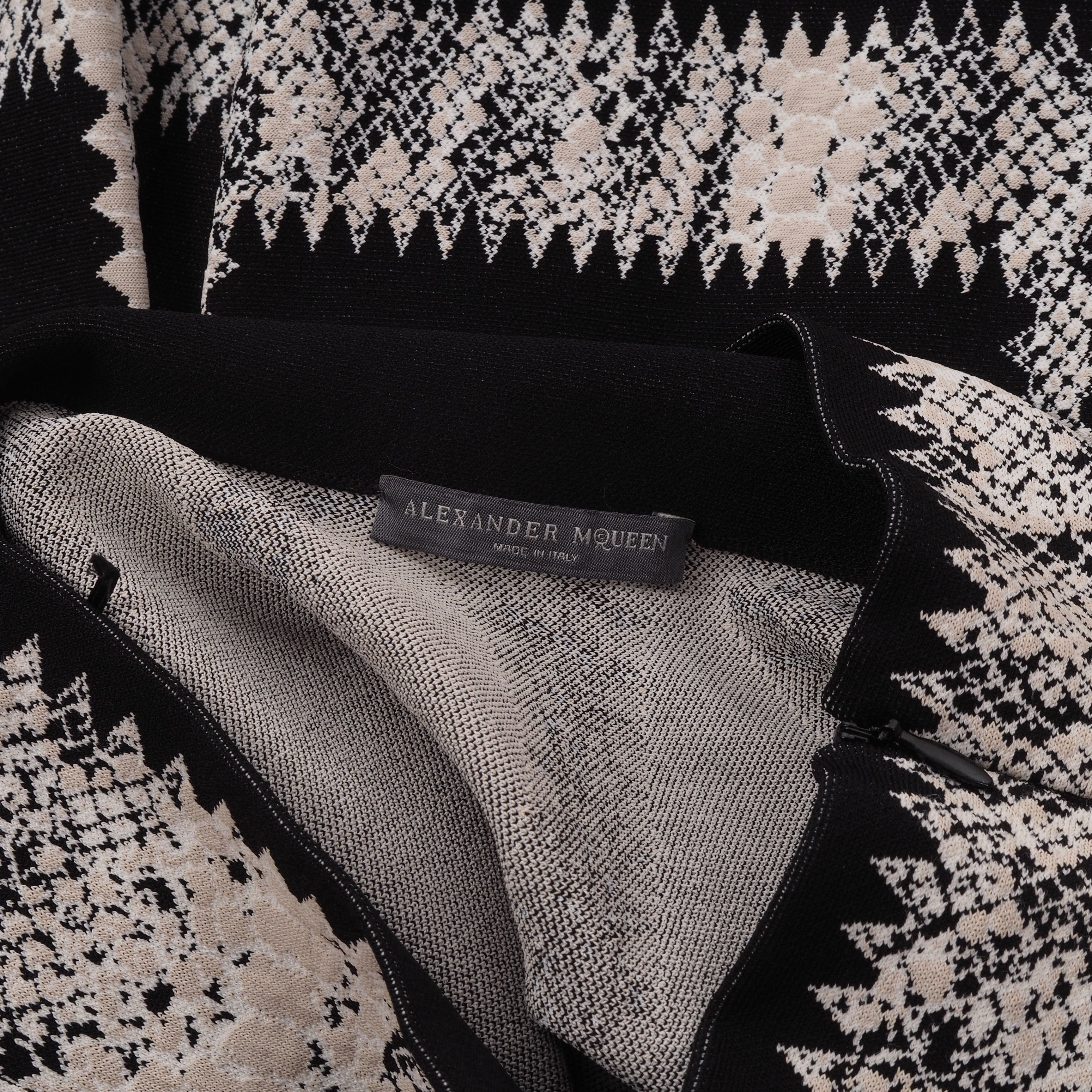 Alexander McQueen × Vintage Alexander McQueen Vintage Women's Knit Flare Skirt Size 27" / US 4 / IT 40 - 4 Thumbnail