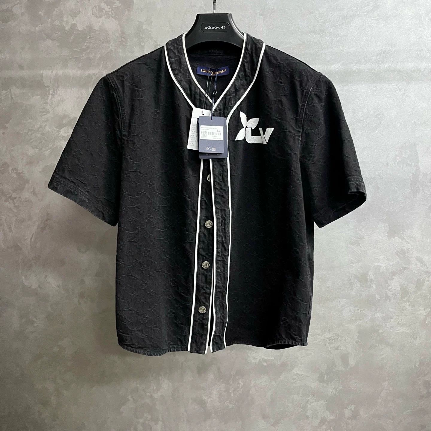 Louis Vuitton Louis Vuitton Retro Printed Black T-Shirt S Women Size S / US 4 / IT 40 - 1 Thumbnail