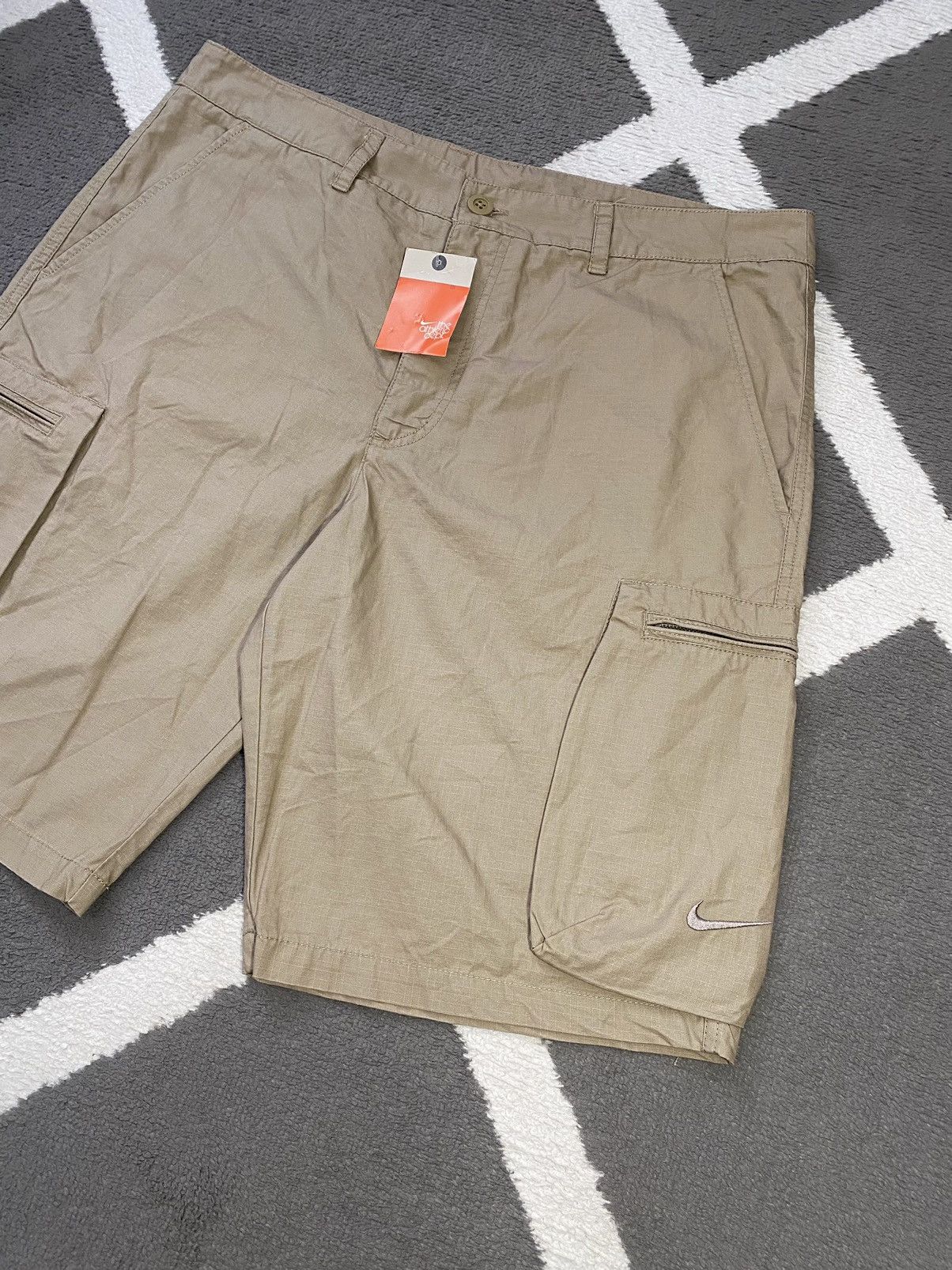 Nike × Vintage Vintage 00’s Y2K Nike Cargo Shorts Beige brand new ACG Size US 38 / EU 54 - 2 Thumbnail