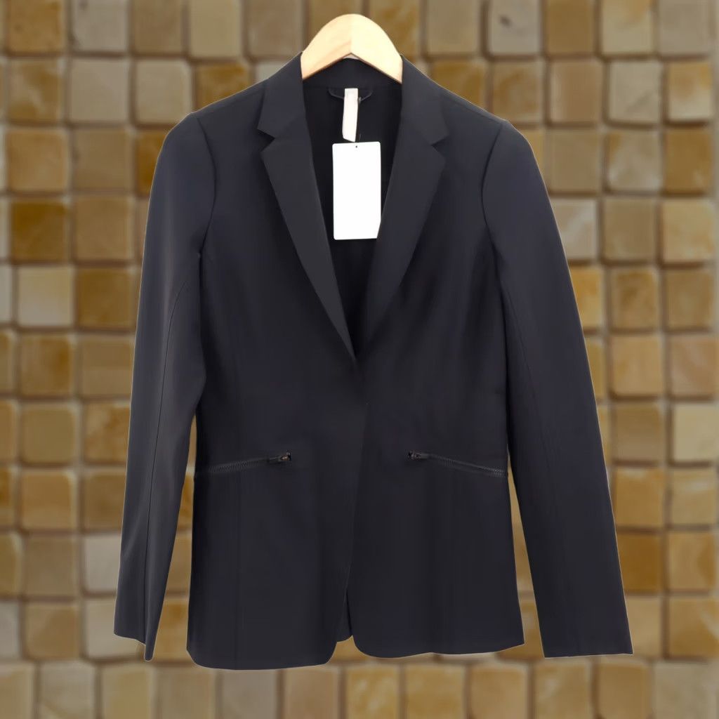 Athleta Athleta Blazer Shirt Womens 4 Black Nylon Lightweight Pockets Zip Snap Closure Long Sleeve Classic 90s Style Size S / US 4 / IT 40 - 1 Thumbnail