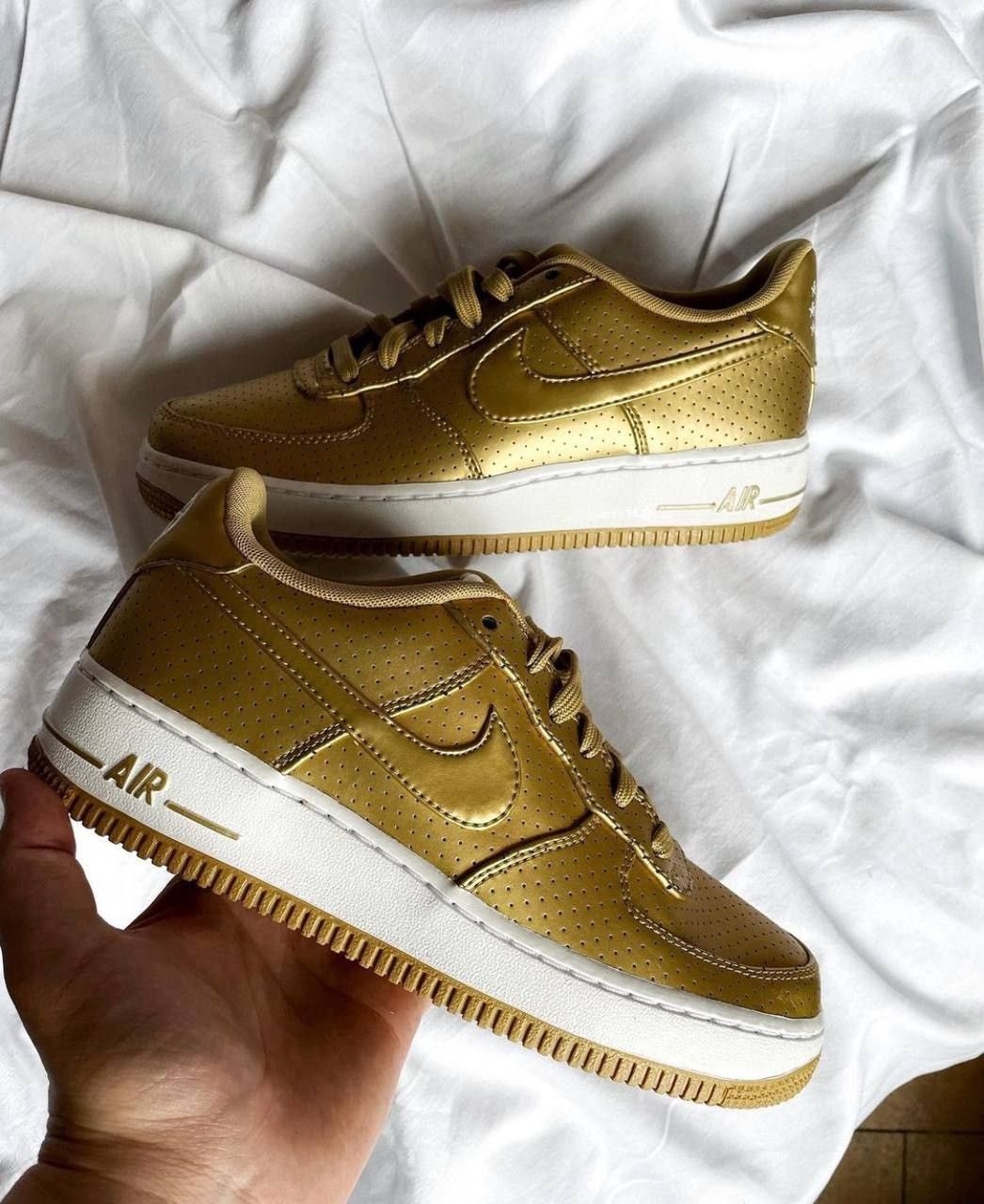 Nike Gold shoes Nike air force 1 low lv8 gs Size US 6 / EU 39 - 7 Thumbnail