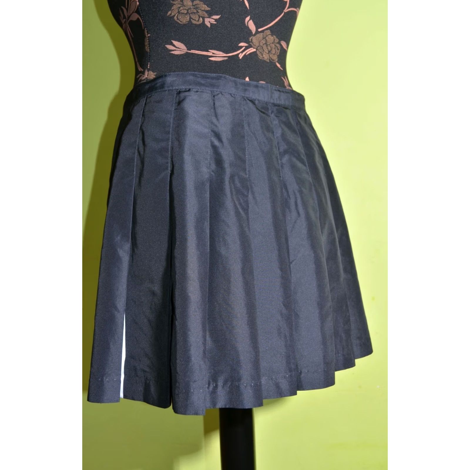 Nike Vintage NIKE Pleated Skirt XL Black IQ? Size 40" / US 18 - 5 Thumbnail
