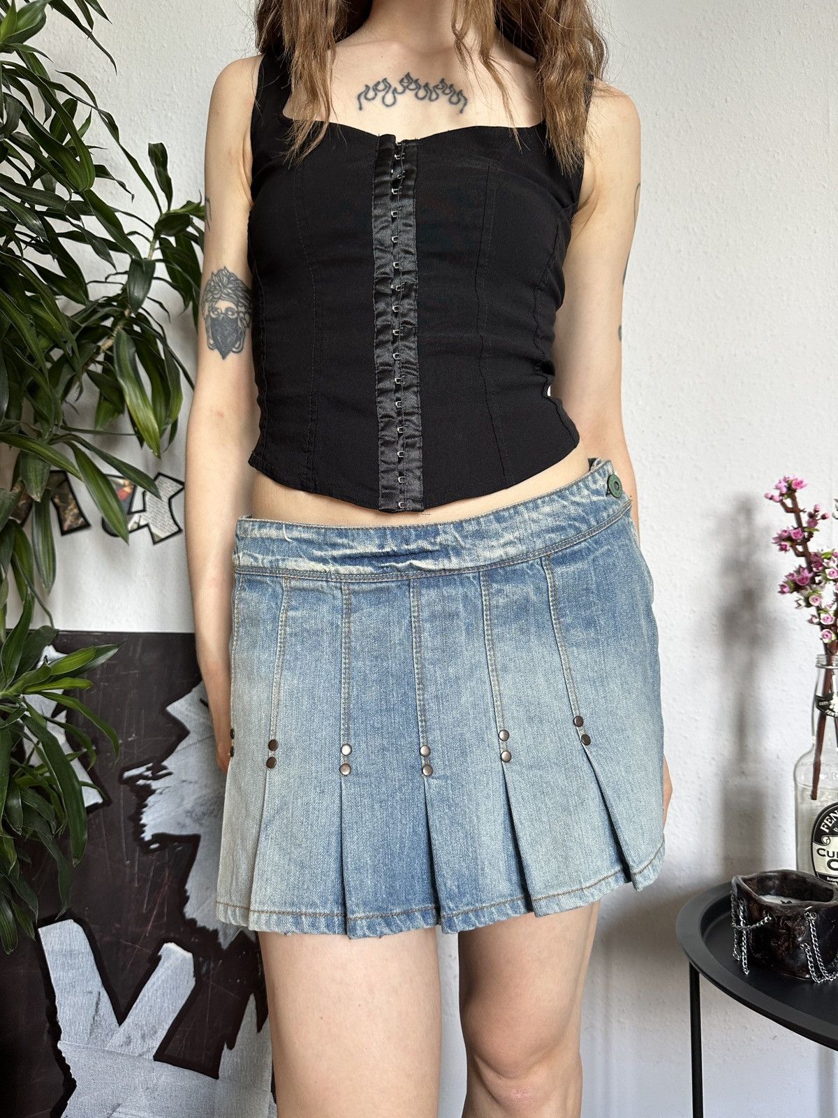 Beauty Beast × Japanese Brand Fishbone Vintage micro pleated asymmetrical mini denim skirt Size 30" / US 8 / IT 44 - 4 Thumbnail