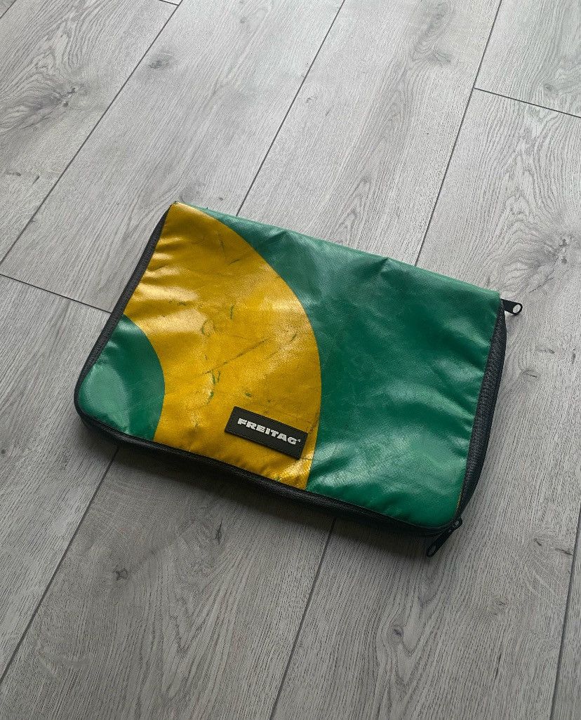 Freitag Vintage Freitag Re-cycle Macbook Case Eco Rare Size ONE SIZE - 2 Thumbnail