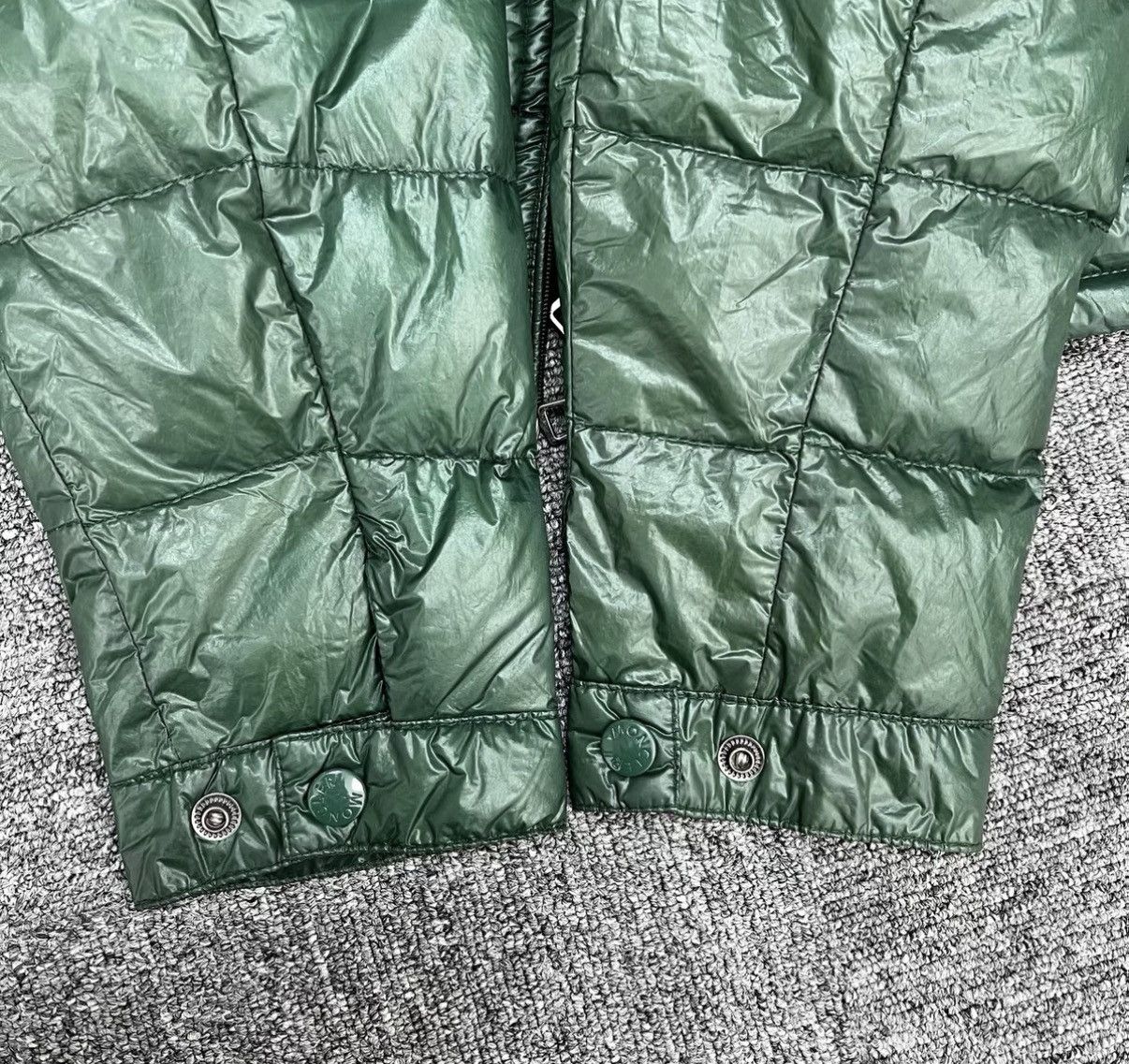 Moncler Moncler Acorns Shiny Short Stand Collar Logo Down Jacket K12 Size XS / US 0-2 / IT 36-38 - 5 Thumbnail