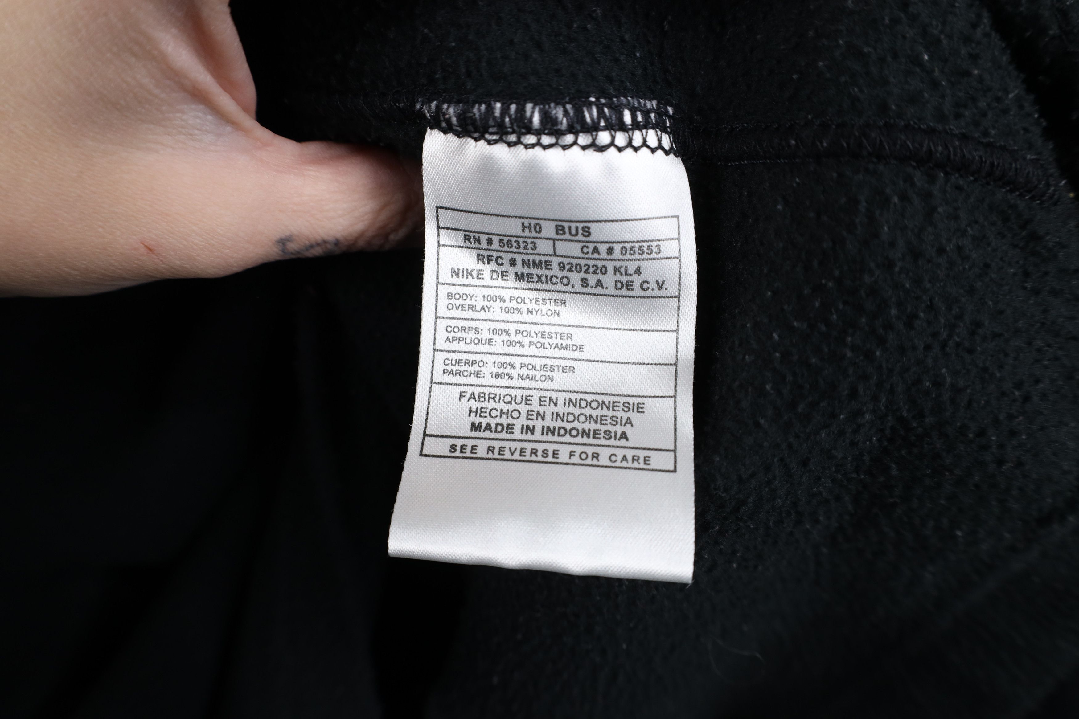 Nike Vintage Nike Travis Scott Mini Swoosh Fleece Sweater Black Size US L / EU 52-54 / 3 - 10 Thumbnail