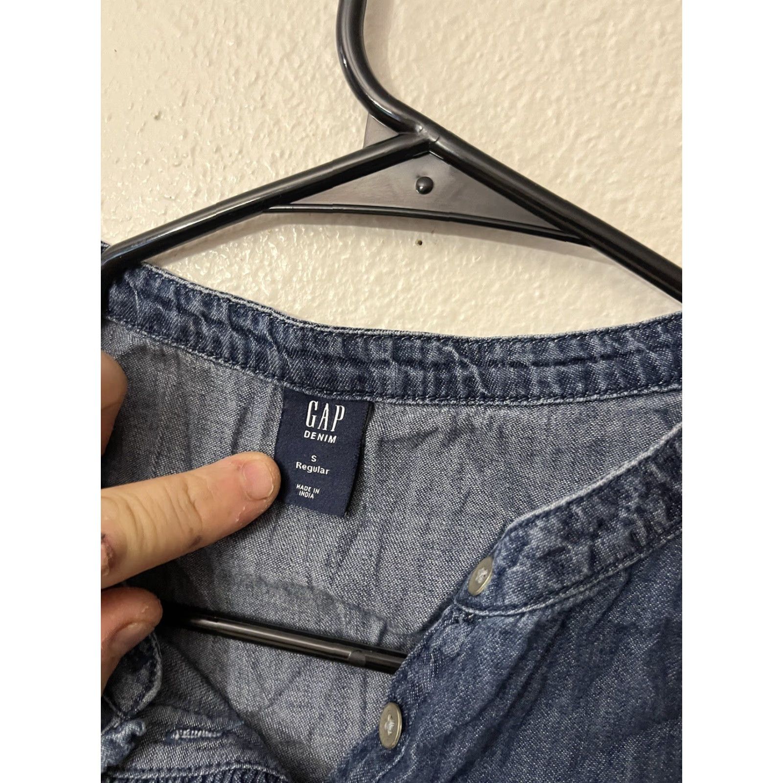 Gap Gap Shirt Women S Blue Denim Chambray Top 3/4 Sleeve Henley V-Neck Pullover Casual Bohemian American Fun Size S / US 4 / IT 40 - 2 Thumbnail