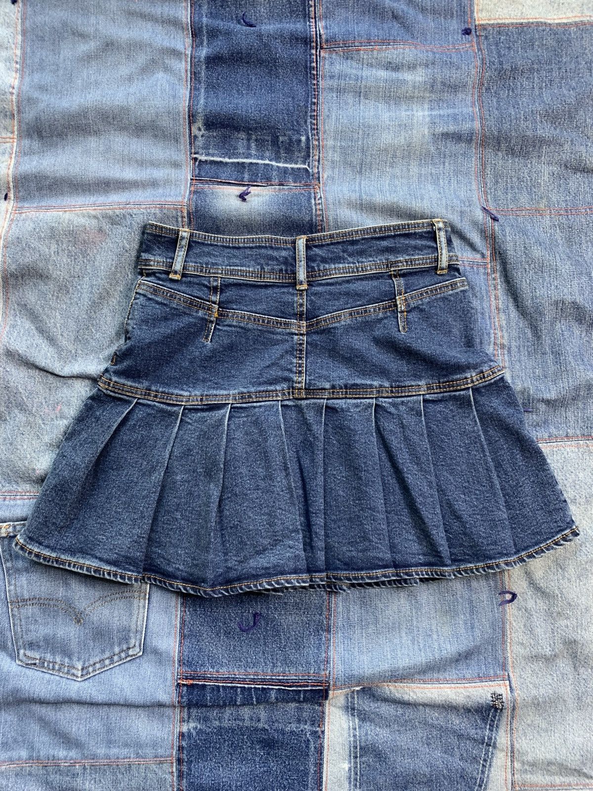 Brandy Melville × Levi's Dark Blue Denim Skirt Size 27" / US 4 / IT 40 - 2 Thumbnail