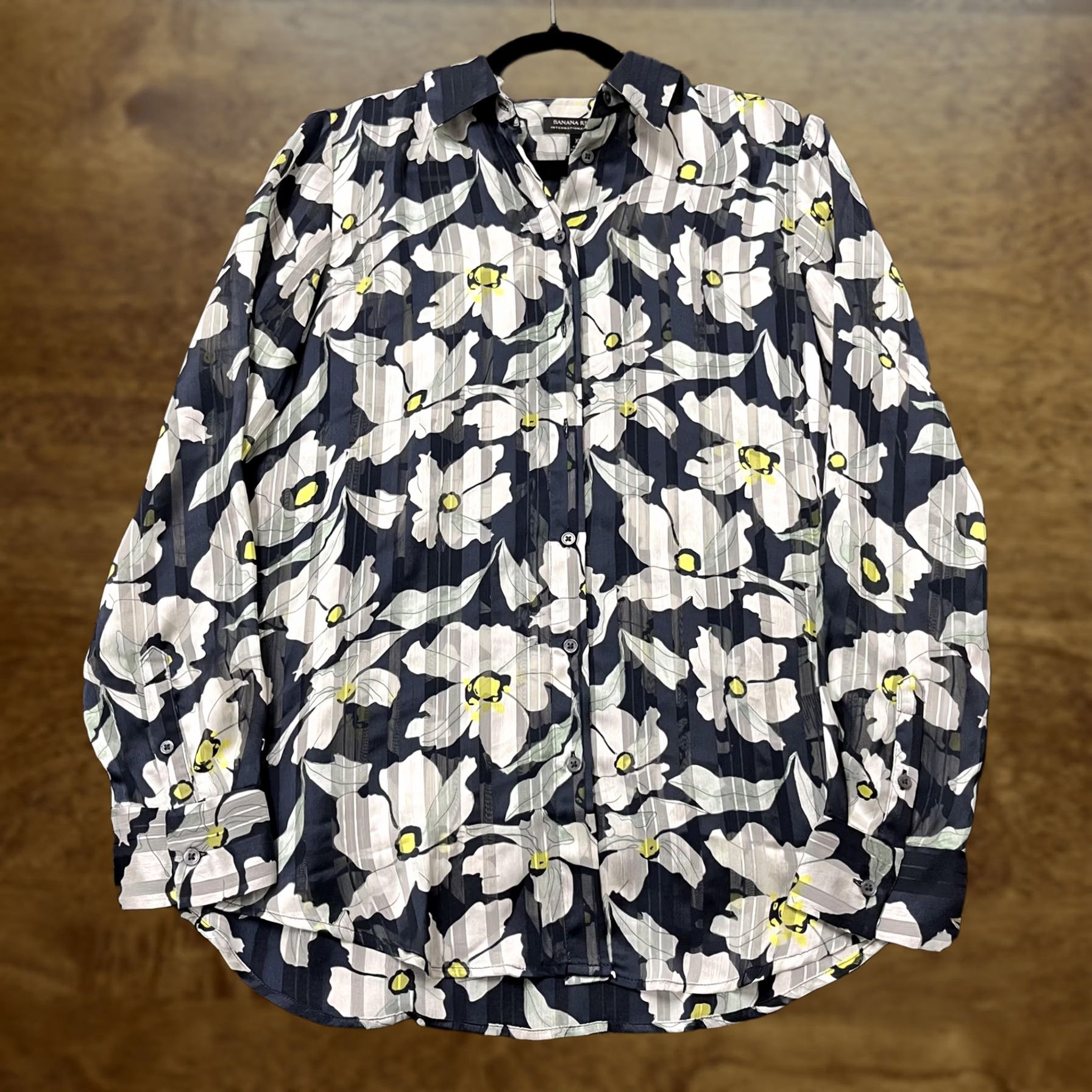 Banana Republic VINTAGE Banana Republic Shirt Womens XS Blue Floral Button Up Long Sleeve Top Size XS / US 0-2 / IT 36-38 - 1 Thumbnail