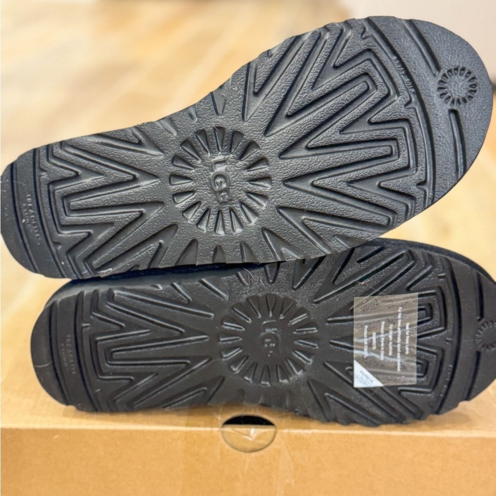 Ugg NWT Uggs Classic Black Boot Short II Size US 7 / IT 37 - 5 Thumbnail
