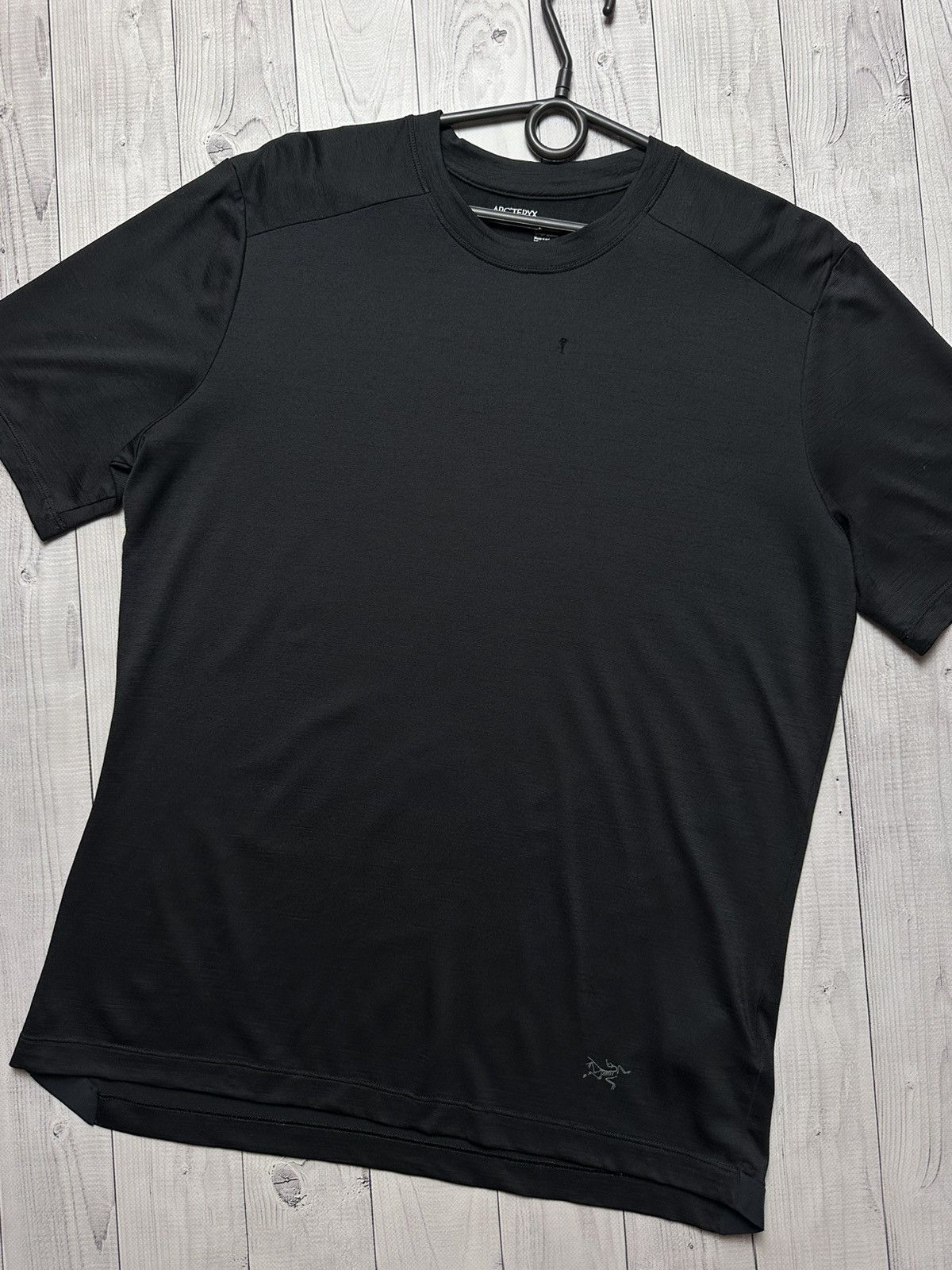Arc'teryx Arcteryx tee logo size M black Size US M / EU 48-50 / 2 - 2 Thumbnail