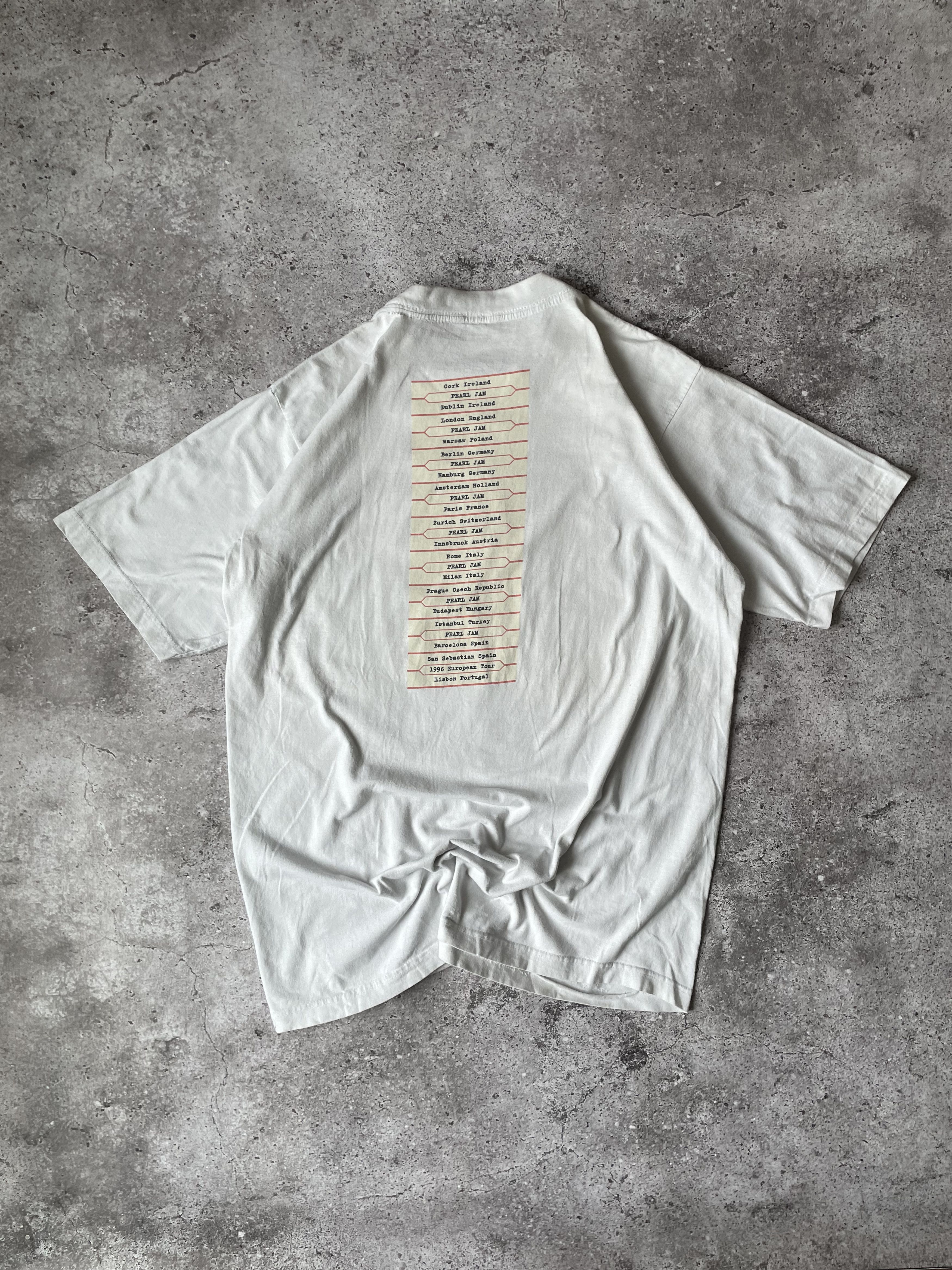 Vintage Vintage 1996 Pearl Jam European Tour T-Shirt Ames Bros Size US L / EU 52-54 / 3 - 8 Thumbnail