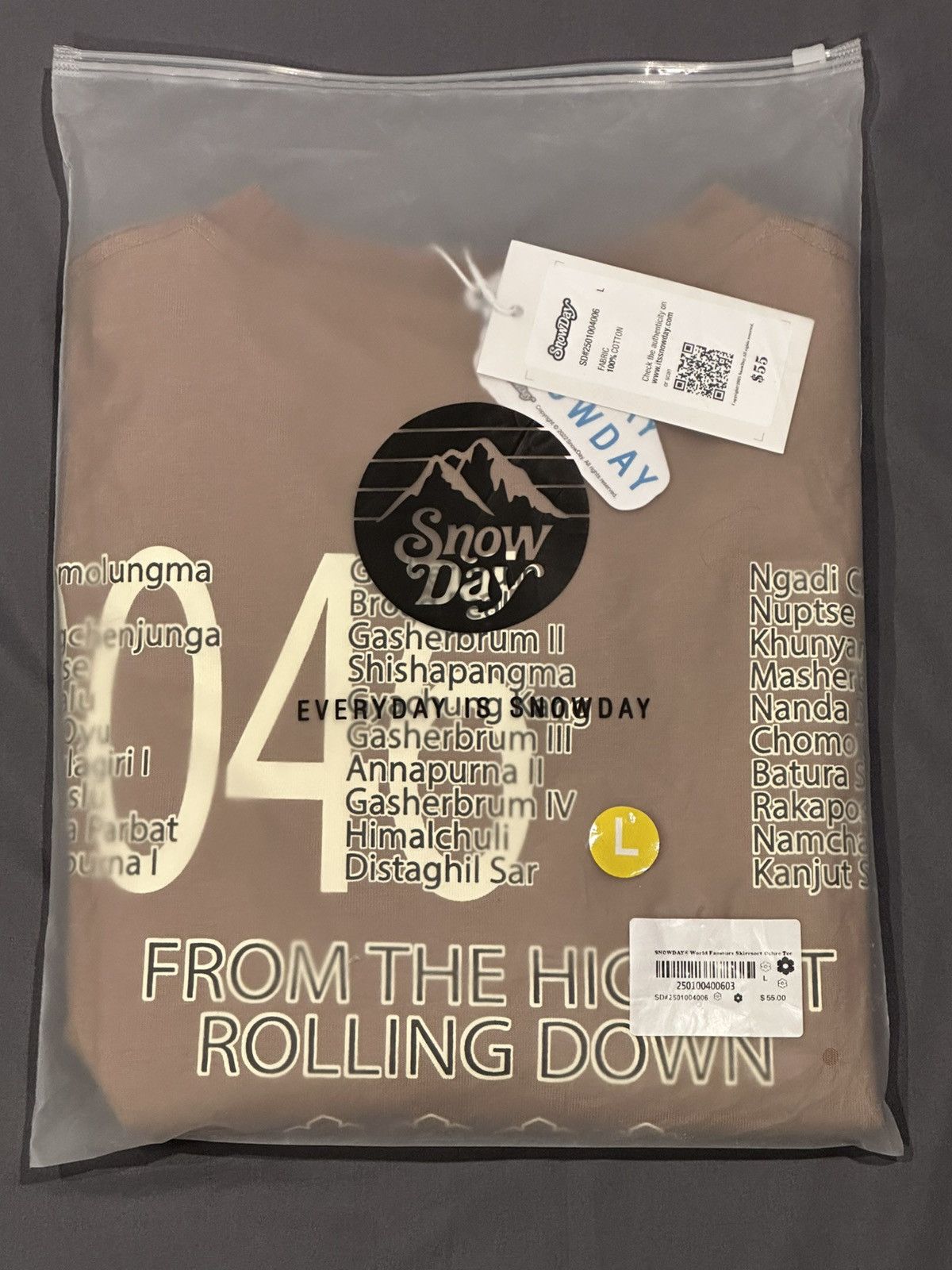 Snowday SnowDay ski resort T-shirt, size large. Size US L / EU 52-54 / 3 - 9 Thumbnail