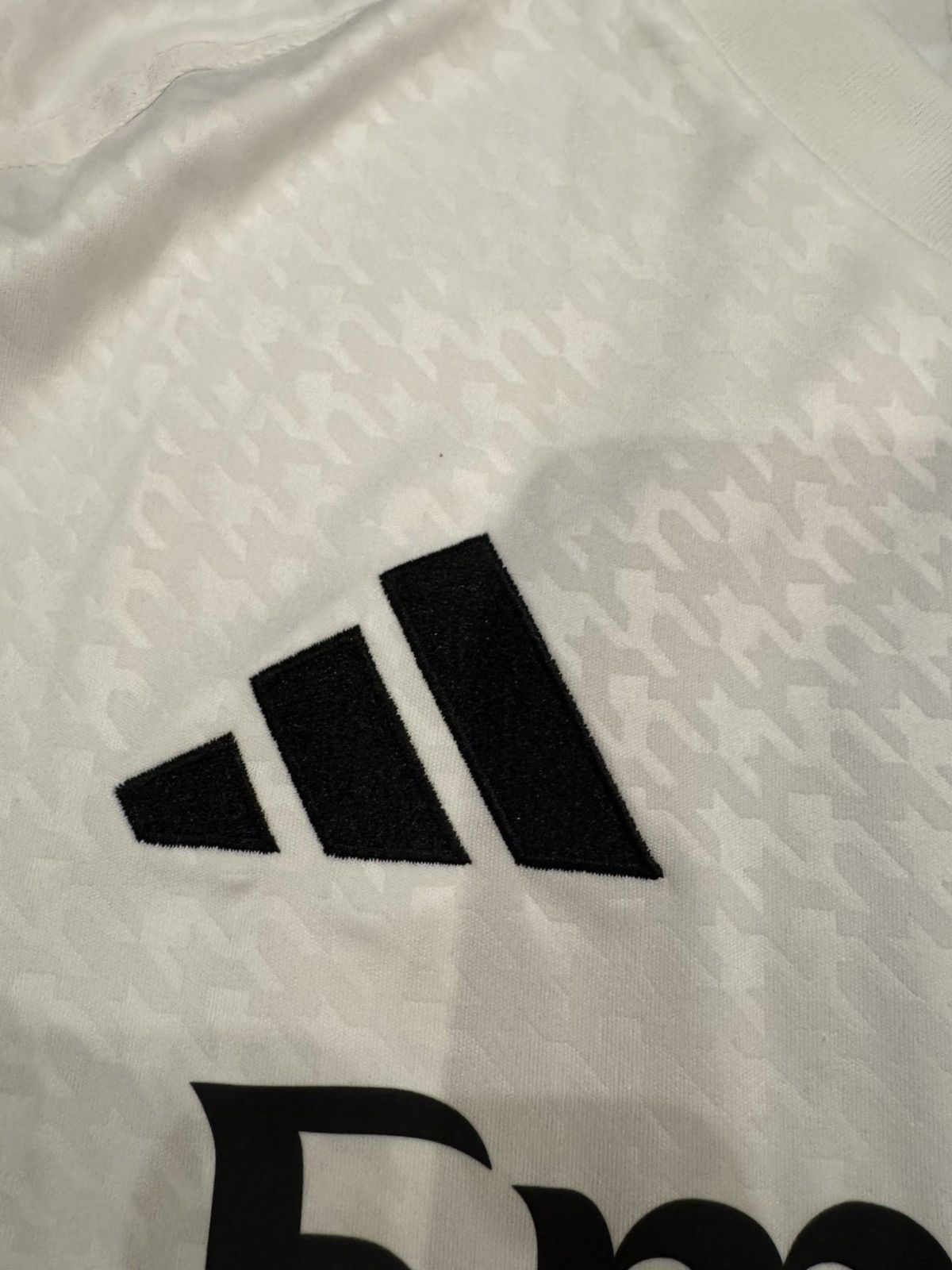 Adidas REAL MADRID 2024/2025 HOME FOOTBALL JERSEY SIZE L IU5011 Size US L / EU 52-54 / 3 - 5 Thumbnail