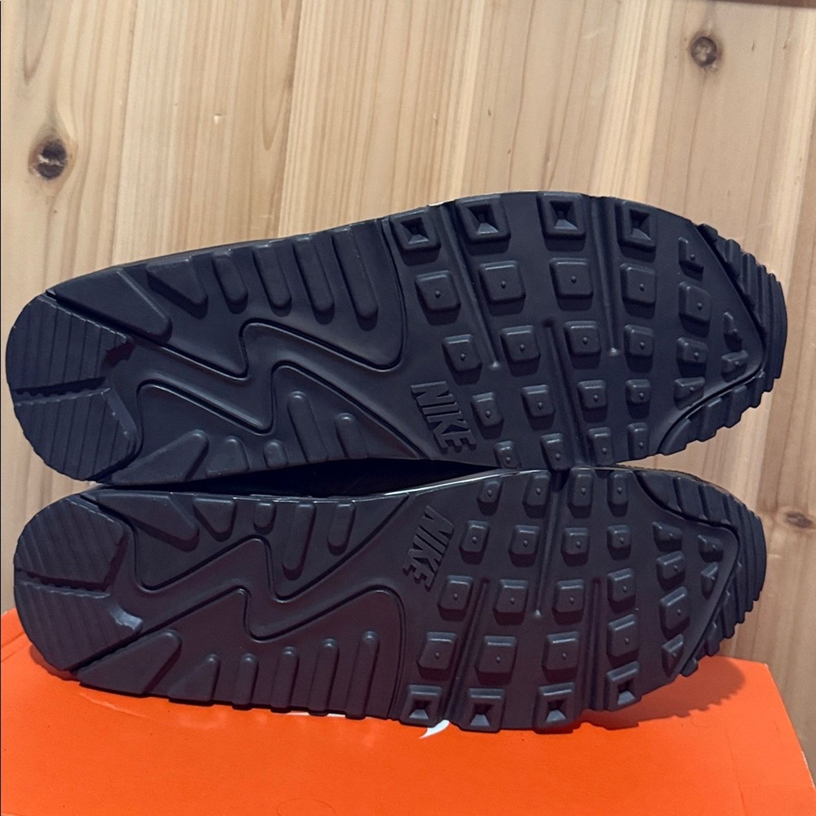 Nike 2007 Nike Air Max 90 Leather ‘Rustic Midnight Navy-Sanddrift Size US 11 / EU 44 - 8 Thumbnail