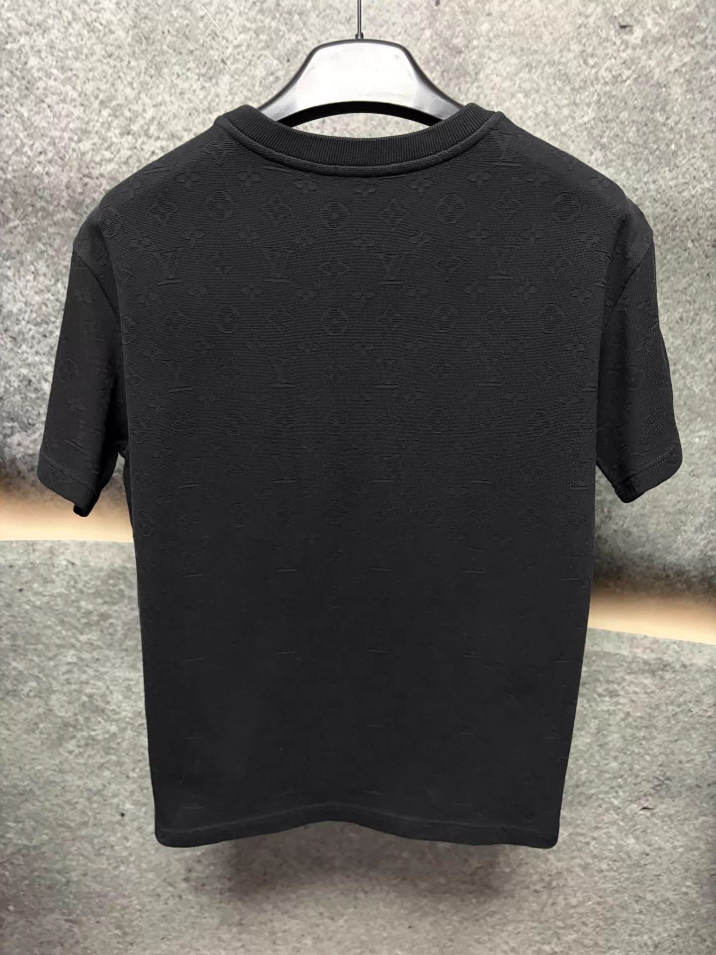 Louis Vuitton LV Men's S Short Sleeve Tee Size US S / EU 44-46 / 1 - 2 Thumbnail