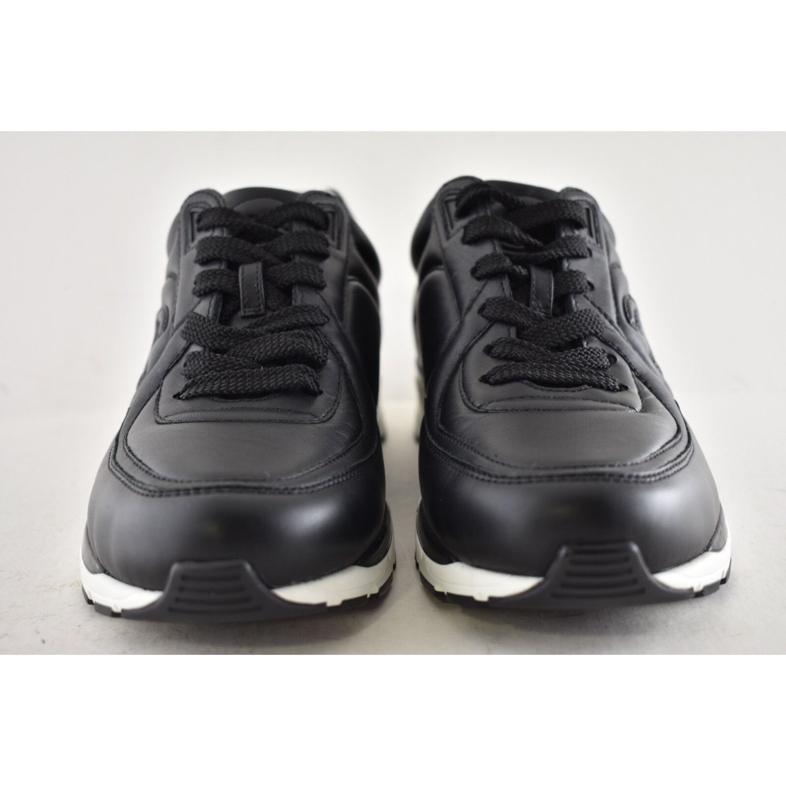Chanel Chanel Calfskin Leather White CC Logo Flat Runner Sneaker 38 Size US 8 / IT 38 - 7 Thumbnail