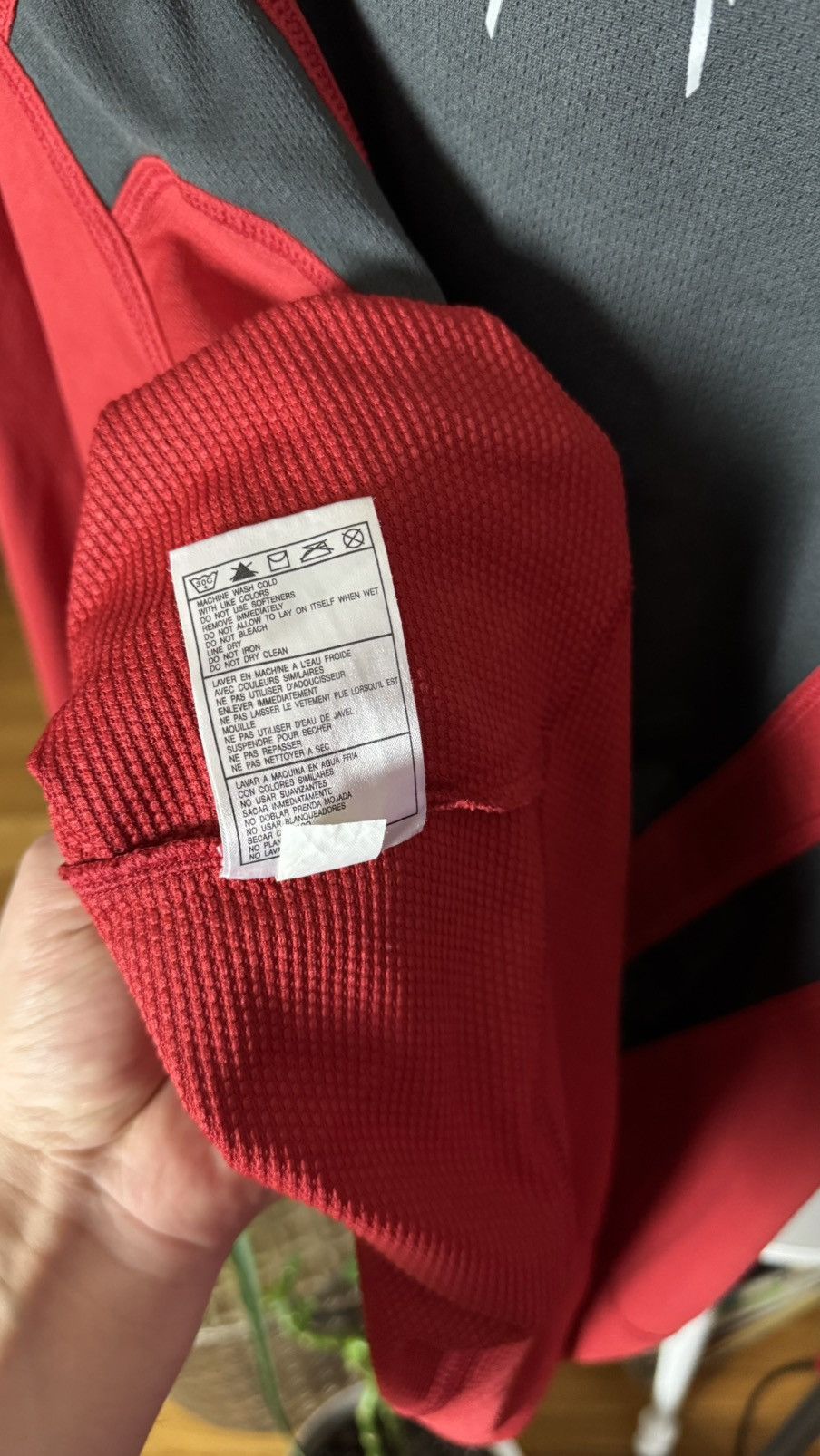Nike Mens red and black Nike long-sleeved athletic shirt Size US L / EU 52-54 / 3 - 9 Thumbnail