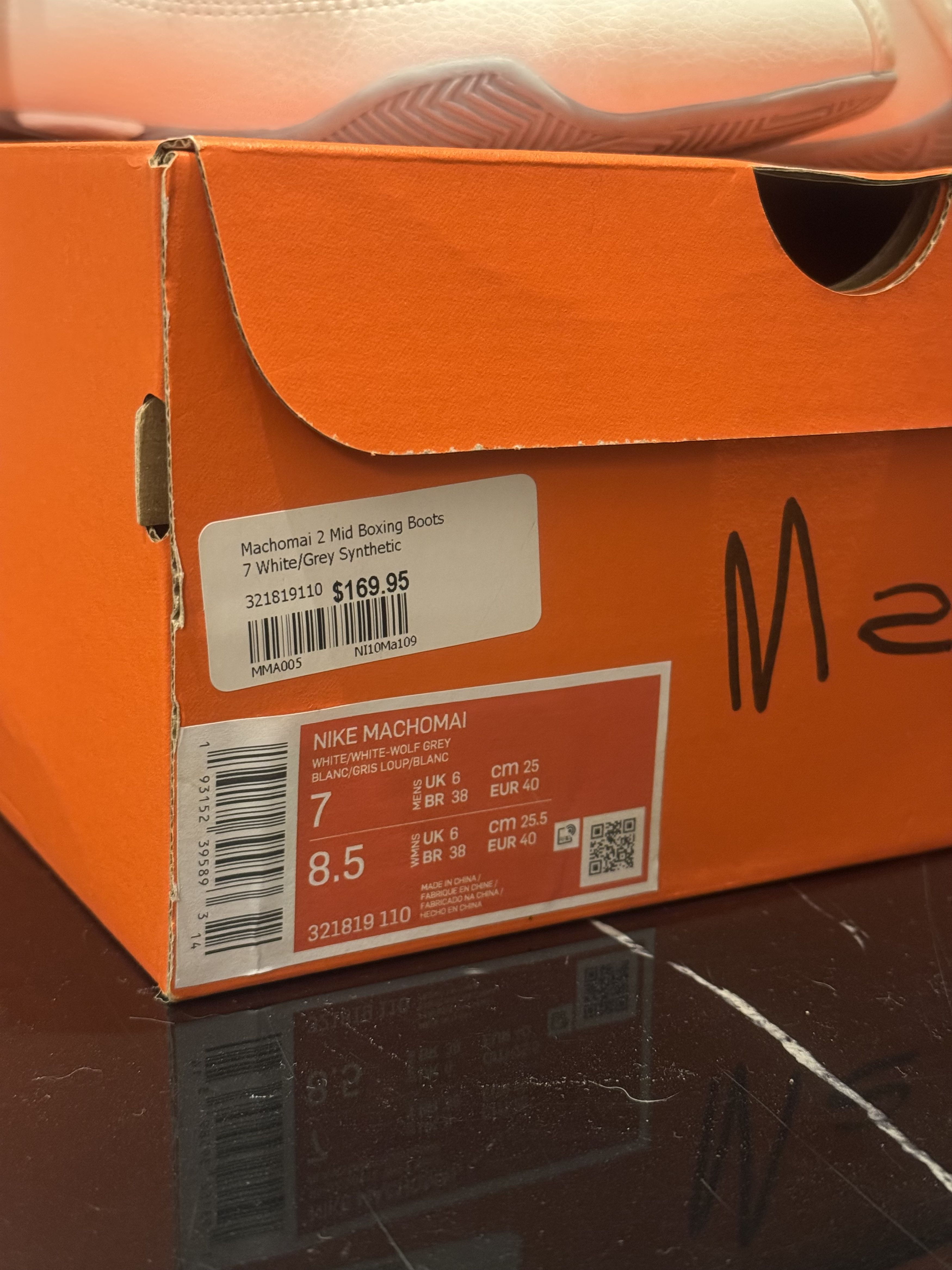 Nike NIKE MACHOMAI Size US 7 / EU 40 - 7 Thumbnail