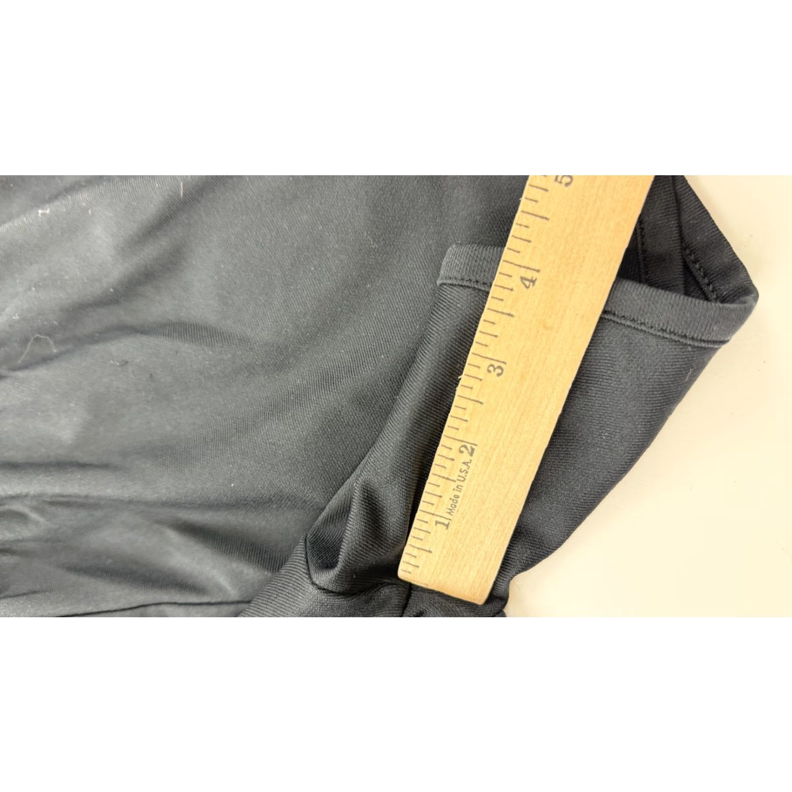 Under Armour VINTAGE? Wait—no. Under Armour Shorts Women S Black HeatGear Loose Running Athletic Size 28" / US 6 / IT 42 - 5 Thumbnail