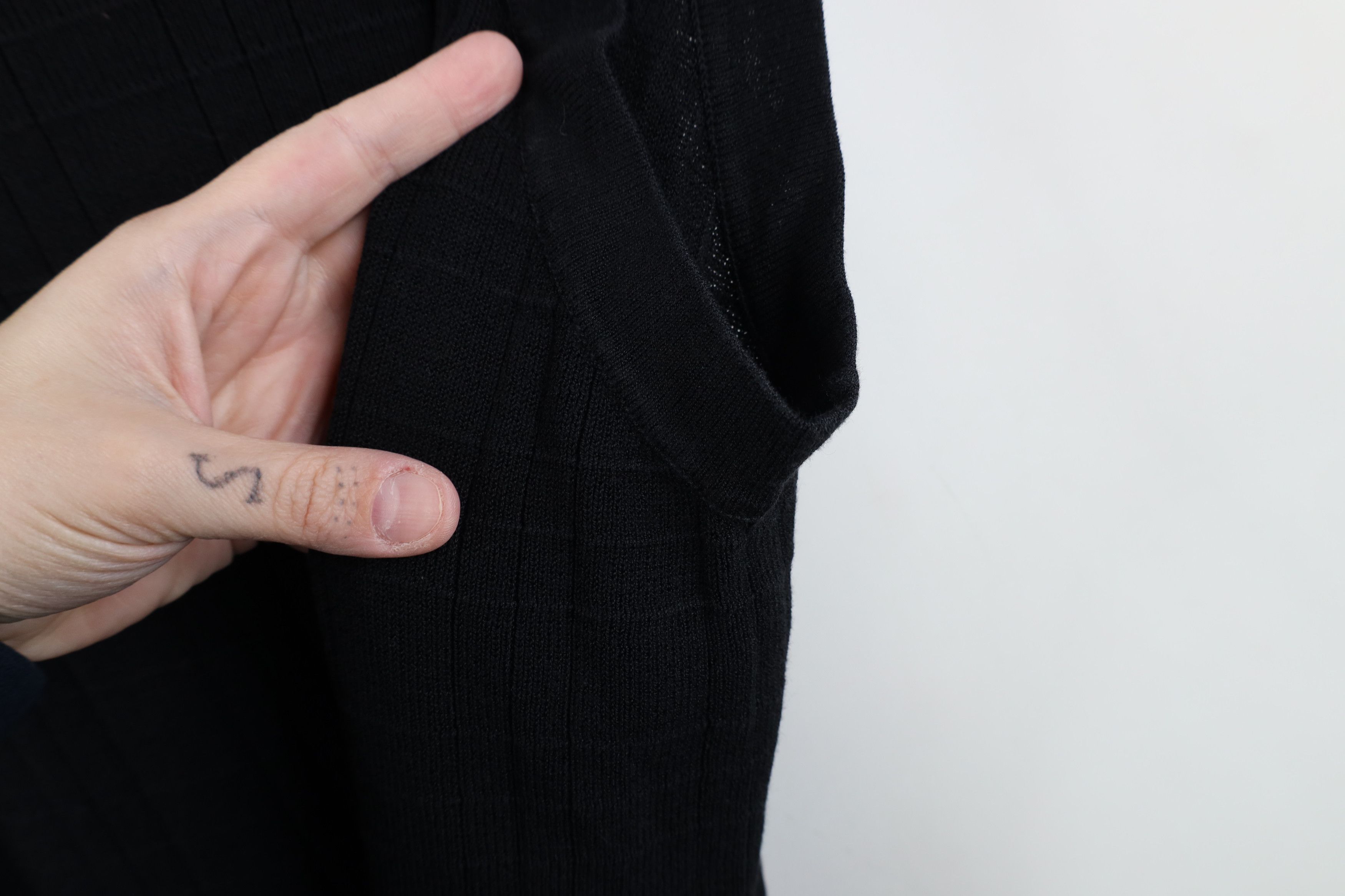 Vintage Vintage 90s Streetwear Lightweight Knit V-Neck Sweater Vest Size US XL / EU 56 / 4 - 6 Thumbnail