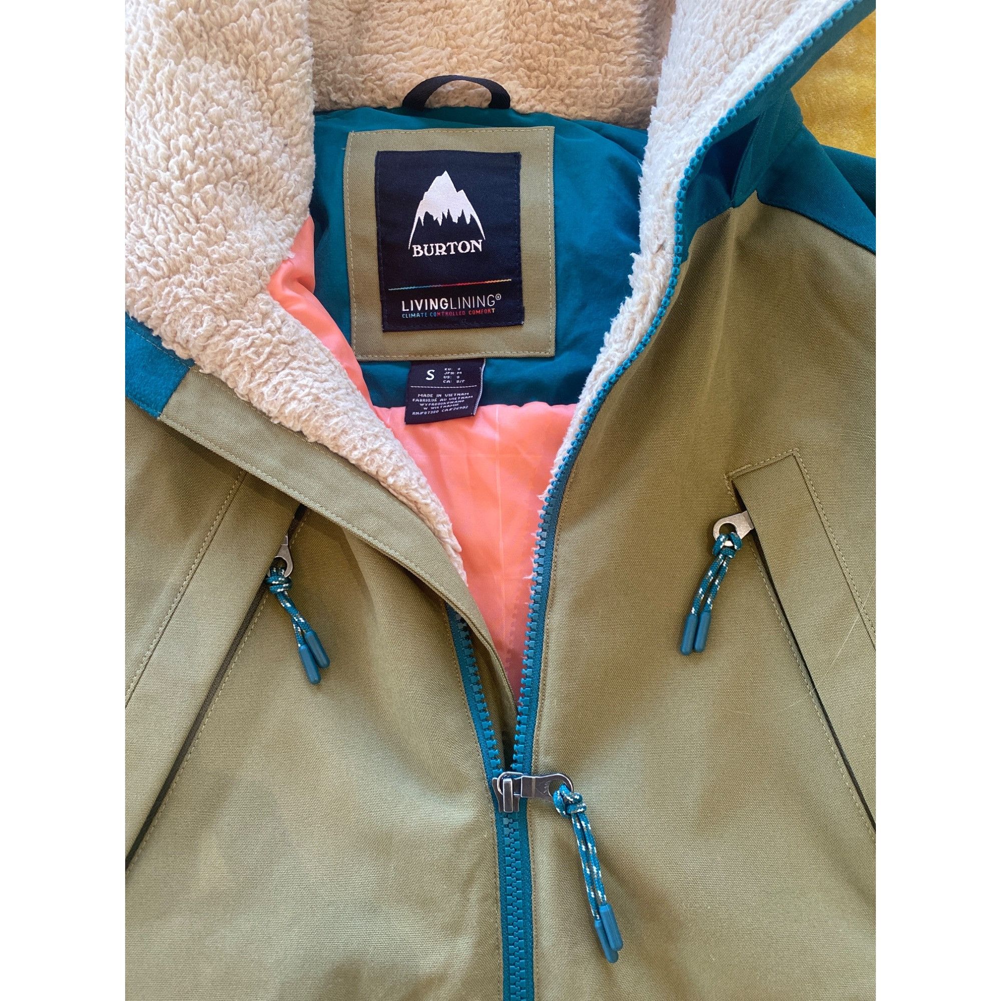 Burton NWOT Burton Prowess Snowboard Jacket Women's S Shaded Spruce Size S / US 4 / IT 40 - 9 Thumbnail
