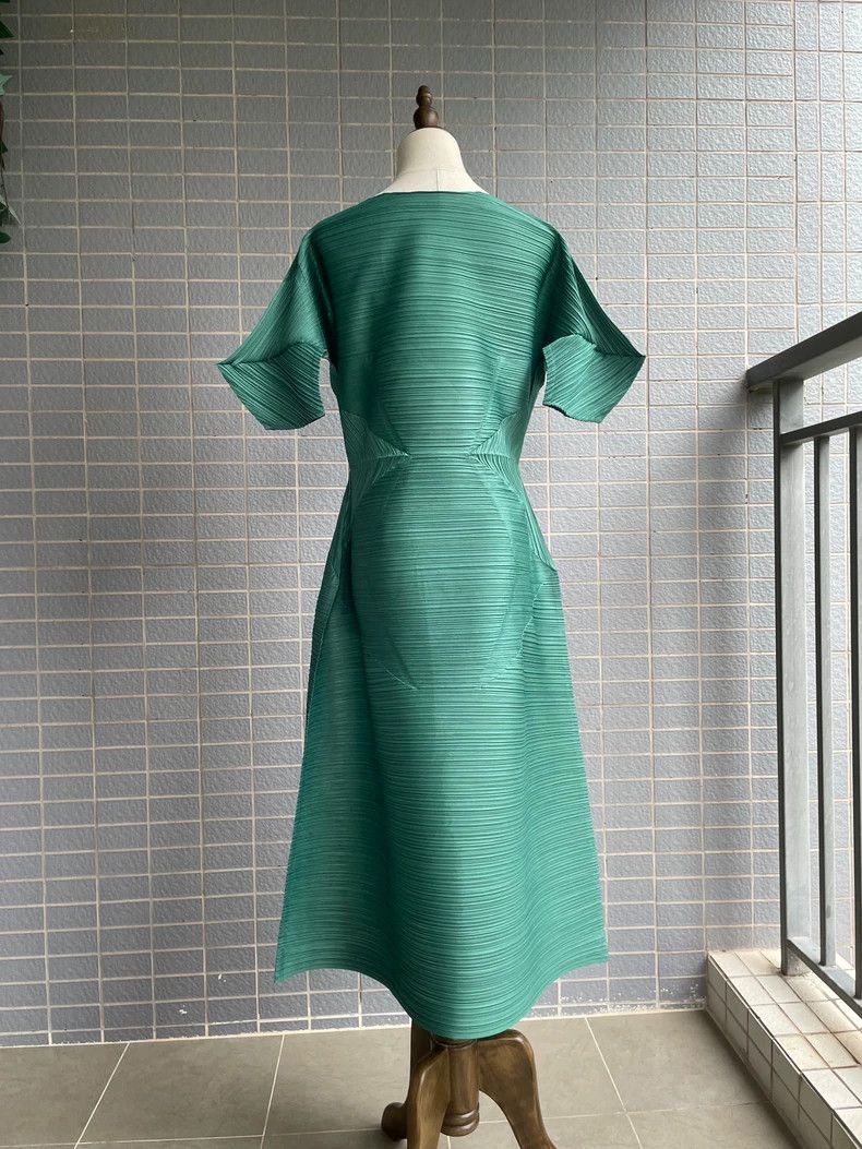 Issey Miyake Issey Miyake Green dress Size L / US 10 / IT 46 - 2 Thumbnail