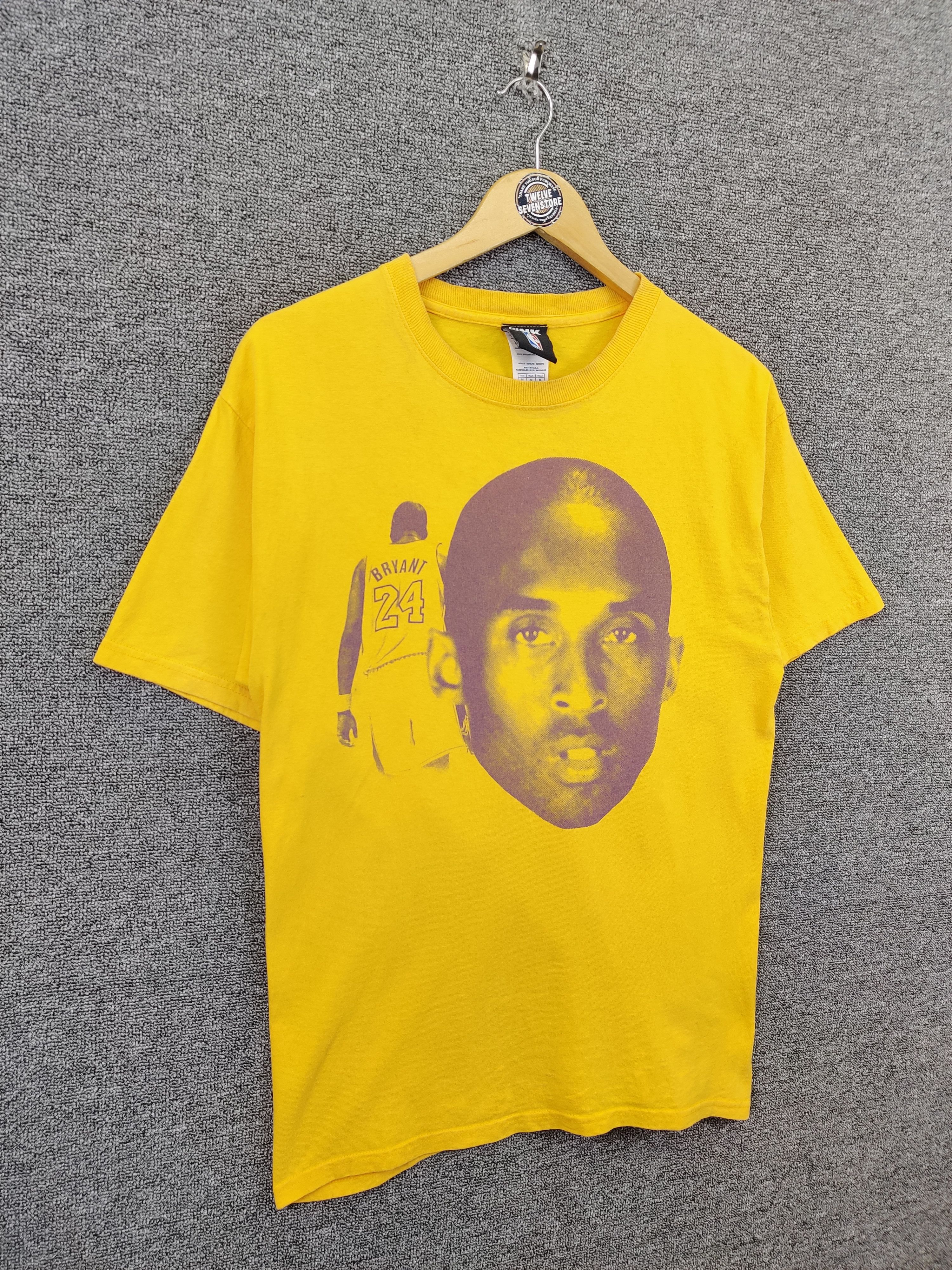 NBA Vintage Kobe Bryant NBA L.A. Lakers Overprint Tee T Shirt Size US M / EU 48-50 / 2 - 5 Thumbnail