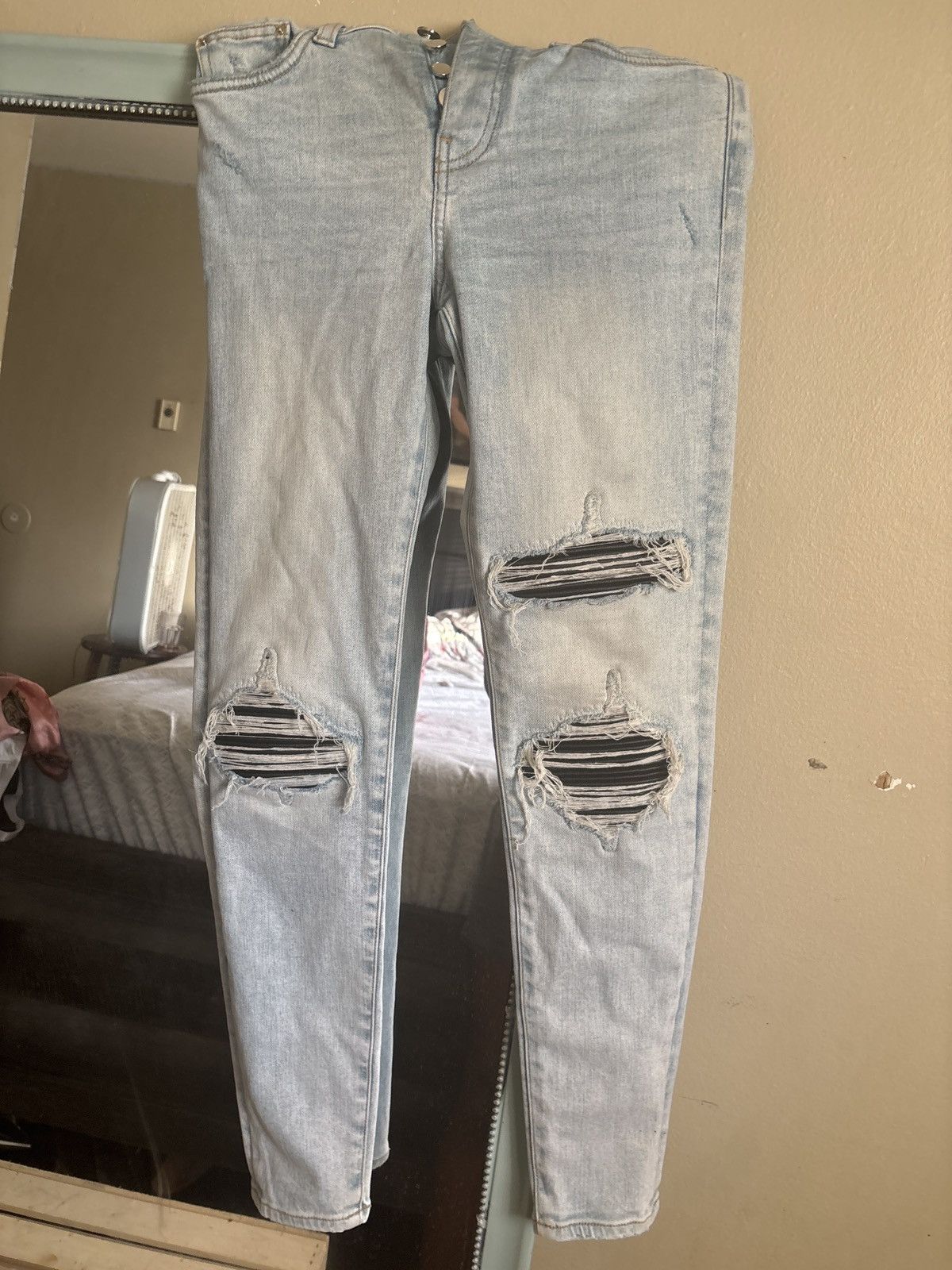 Amiri Mid Rise Skinny Leg Jeans Size 25" / US 0 / IT 36 - 1 Thumbnail