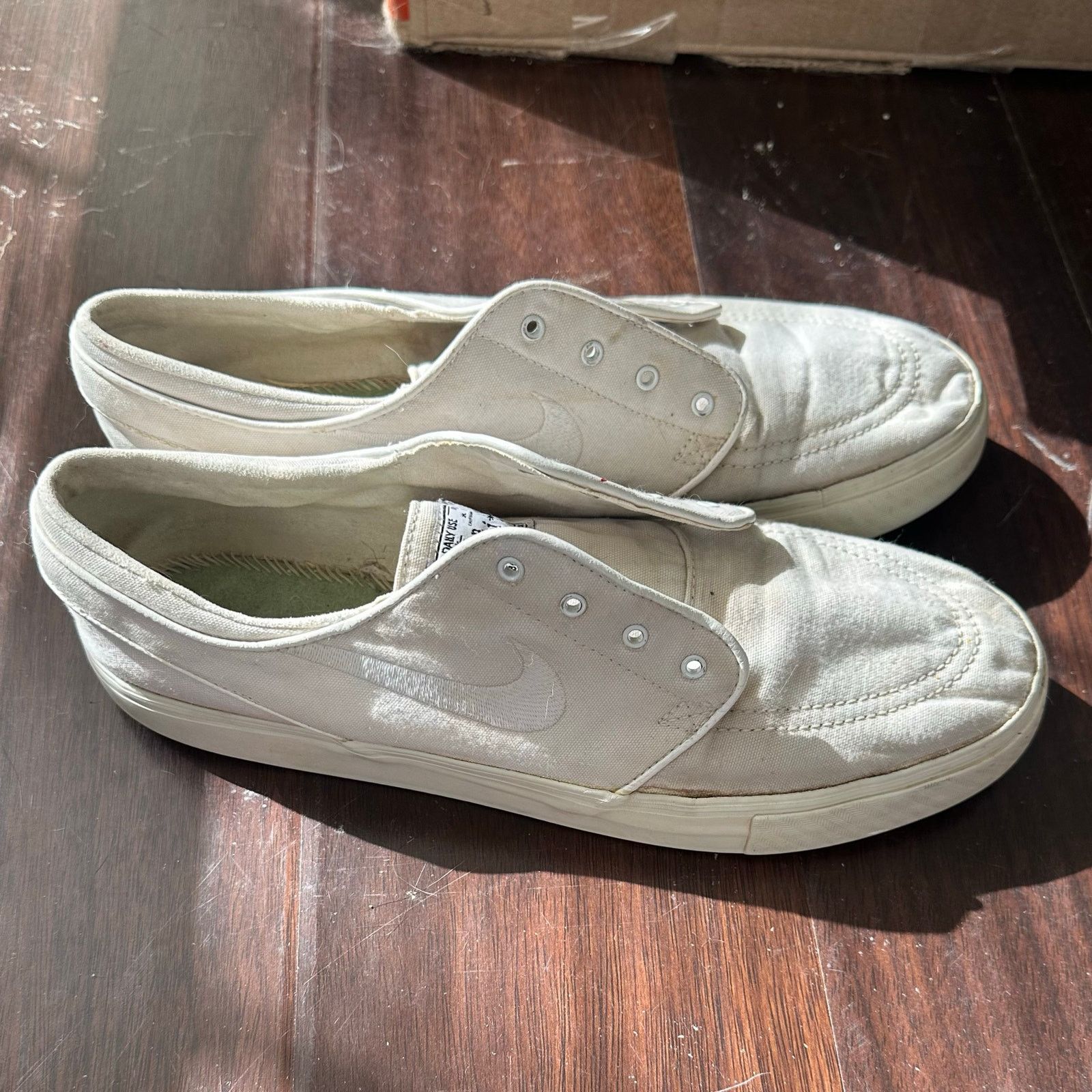 Nike White Nike janoskis no laces Size US 10.5 / EU 43-44 - 3 Thumbnail