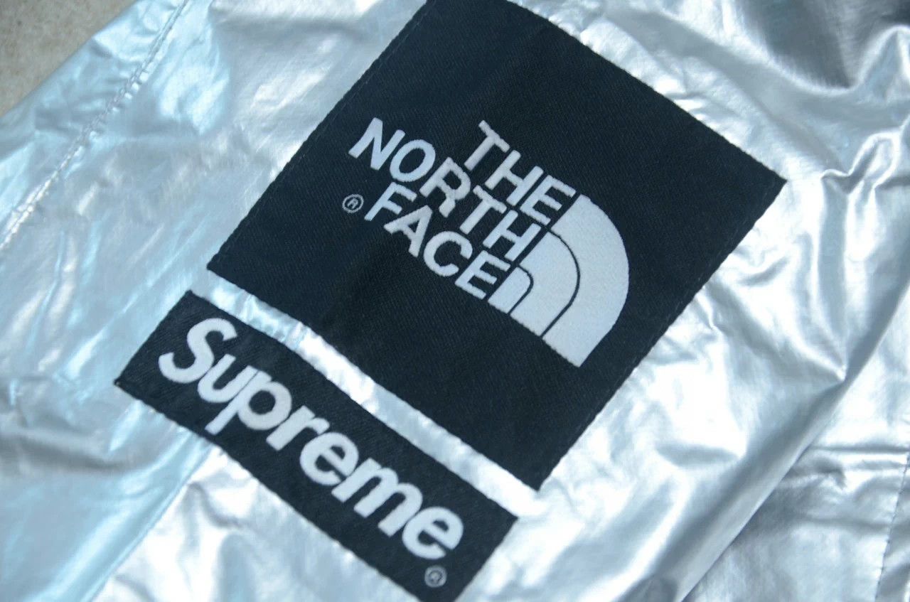 Supreme Supreme × TNF Silver Metallic Shell Jacket Size US S / EU 44-46 / 1 - 3 Thumbnail
