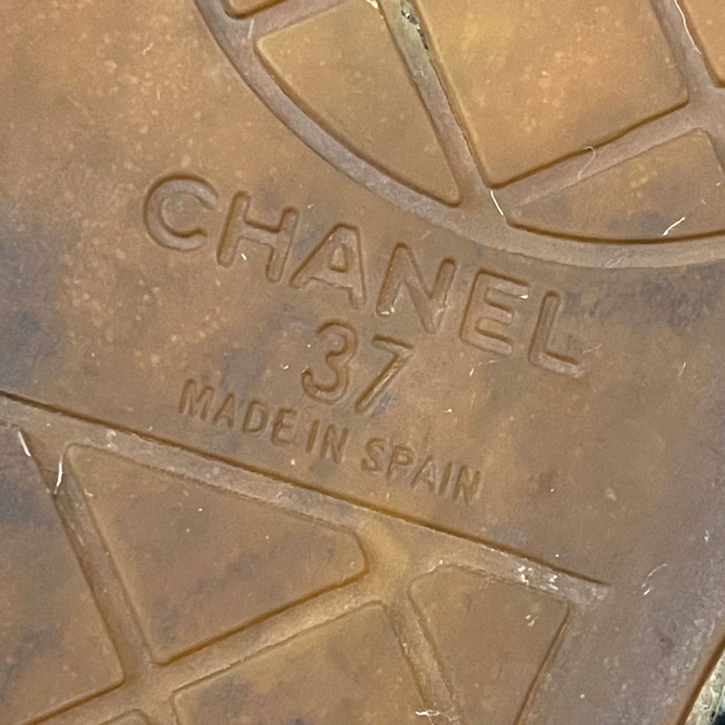 Chanel Chanel Fisherman shoes 37 as is Size US 6 / IT 36 - 8 Thumbnail