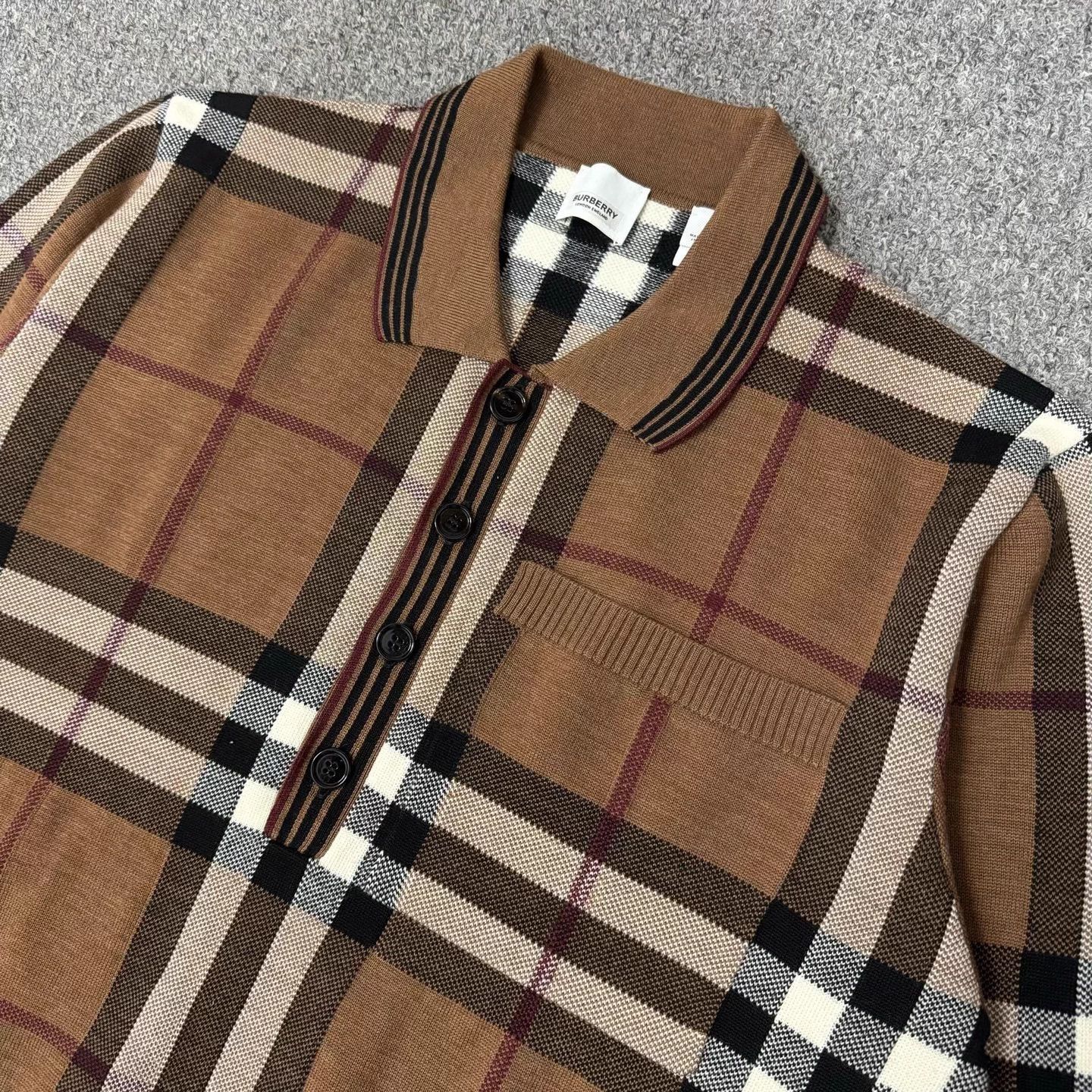 Burberry Burberry Classic Check Wool Sweater M LS 99 New Size US M / EU 48-50 / 2 - 3 Thumbnail