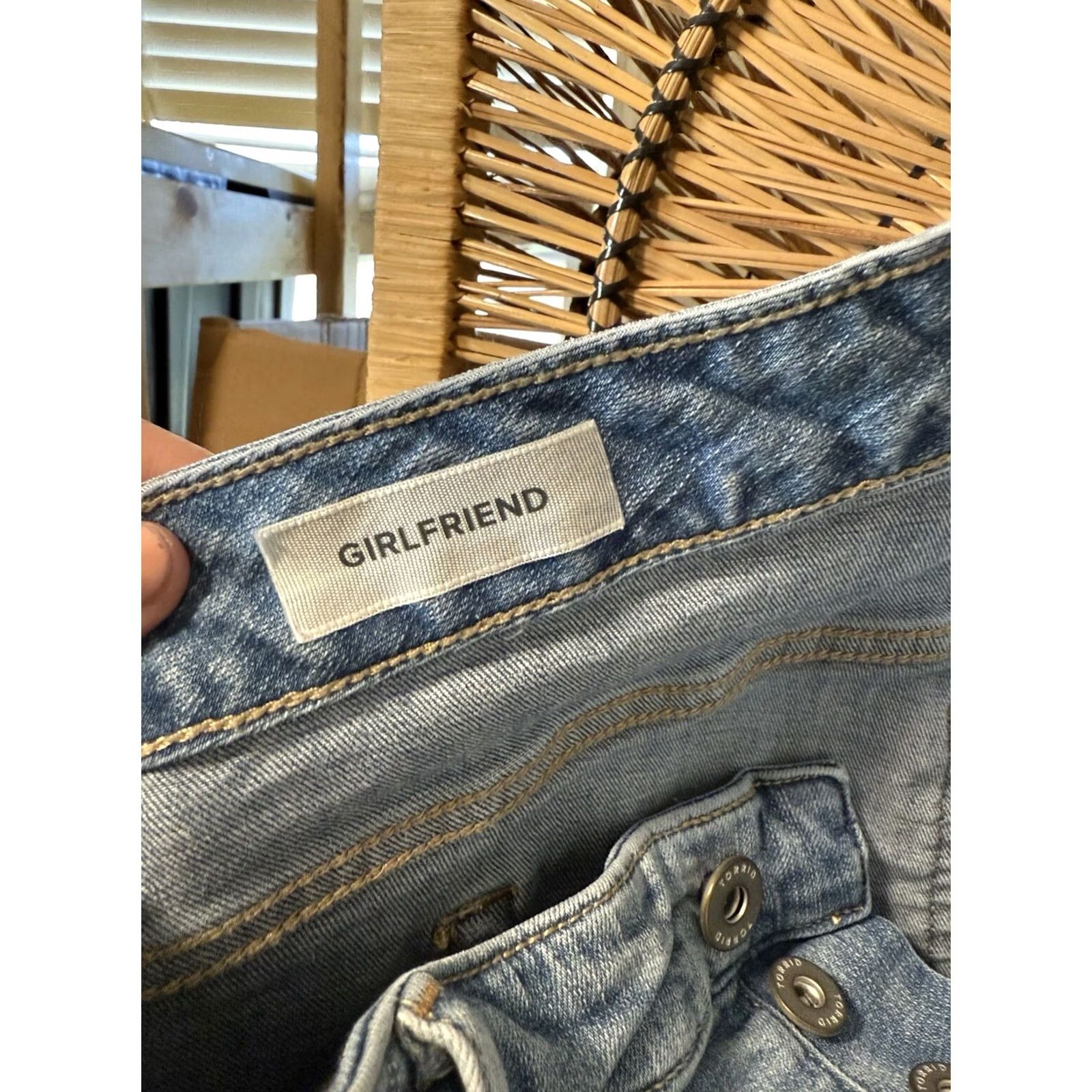 Torrid Torrid Girlfriend Crop Jeans 16 Light Wash EUC Womens Jeans Crop Blue 90s? Size 38" / US 16 / IT 52 - 5 Thumbnail