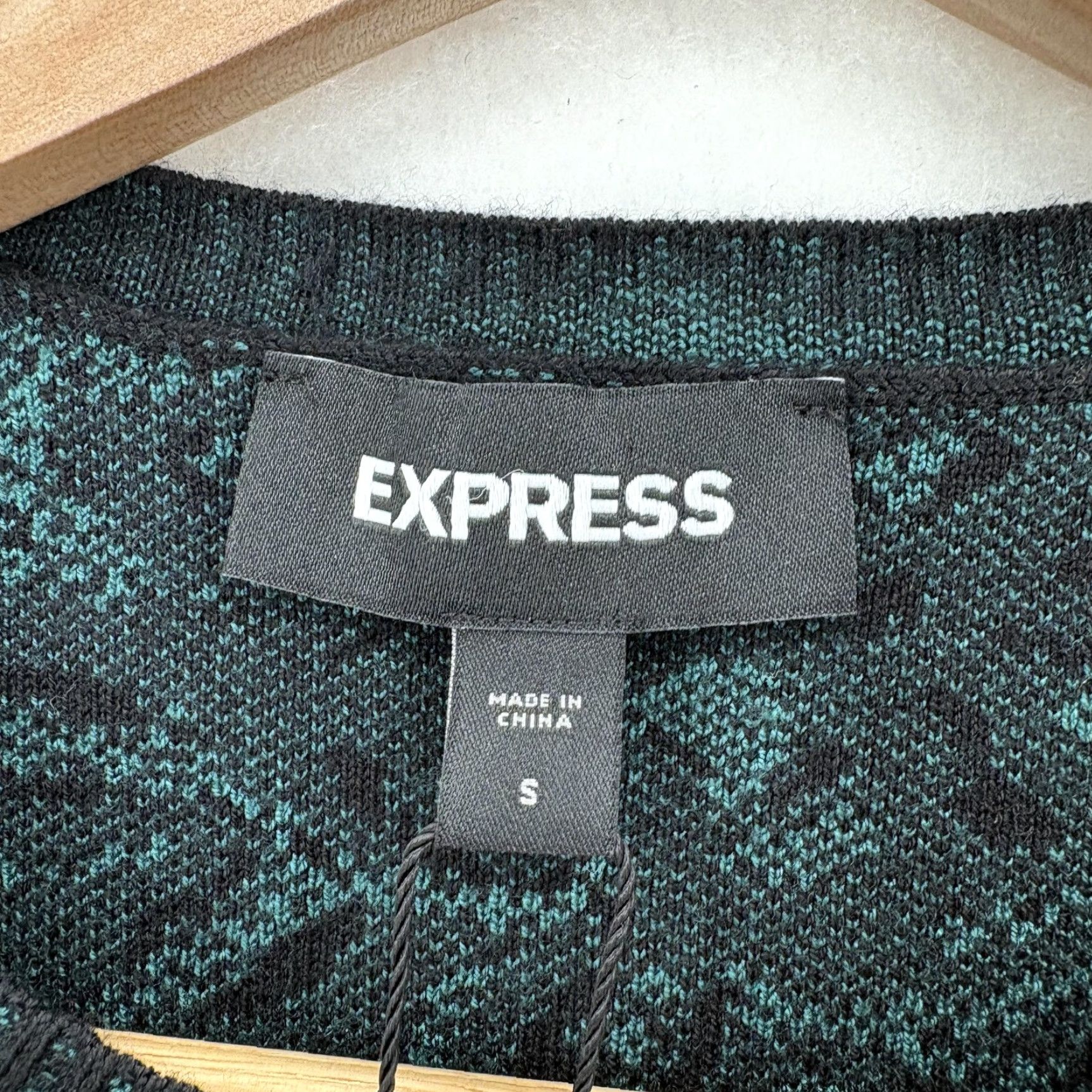 Express Express Sweater Womens Small Green Black Floral Knit Crew Neck Long Sleeve NWT Size S / US 4 / IT 40 - 4 Thumbnail