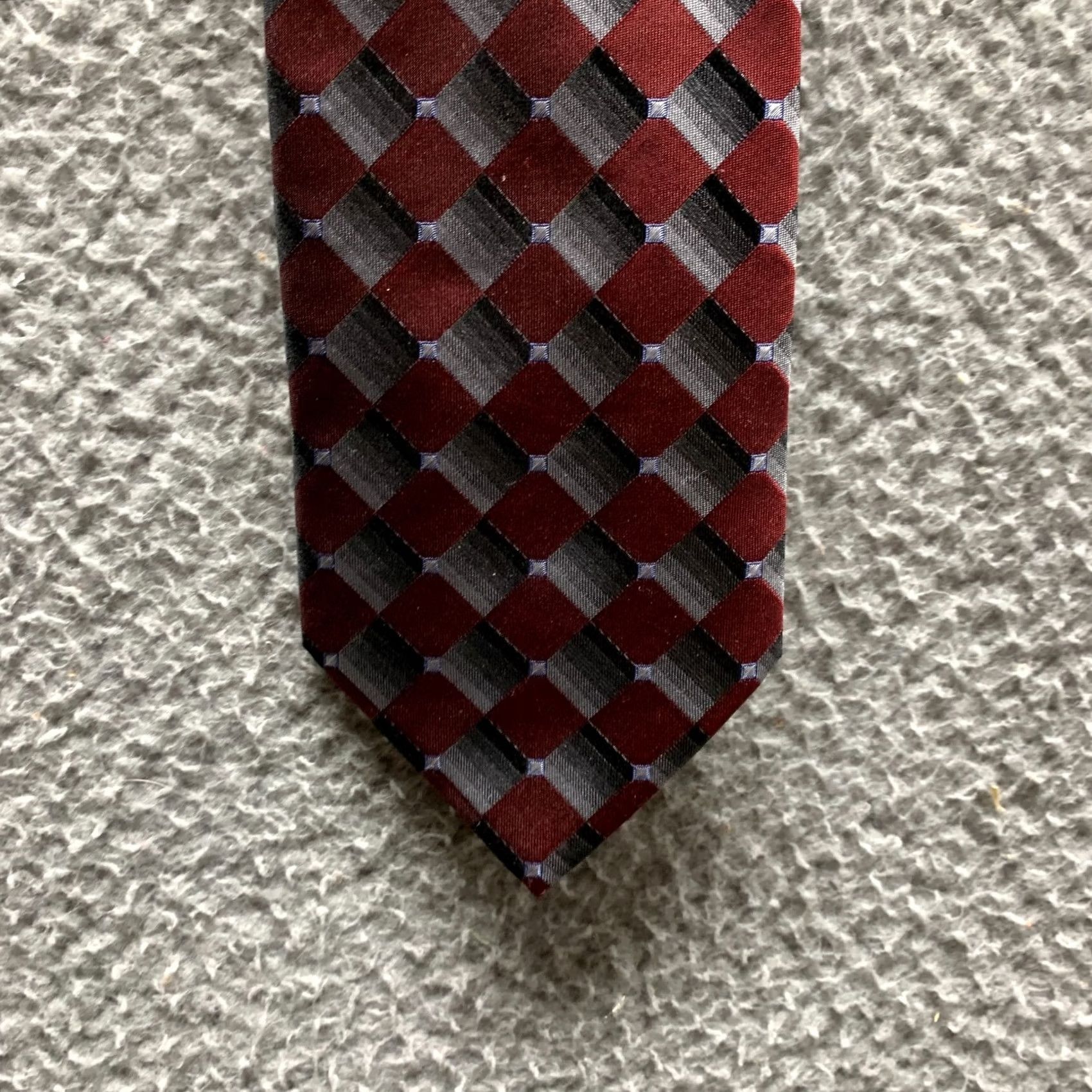 Vintage VINTAGE Diamond Tie Red Gray 100% Silk Neck Soft Casual Adult Mens Size ONE SIZE - 2 Thumbnail