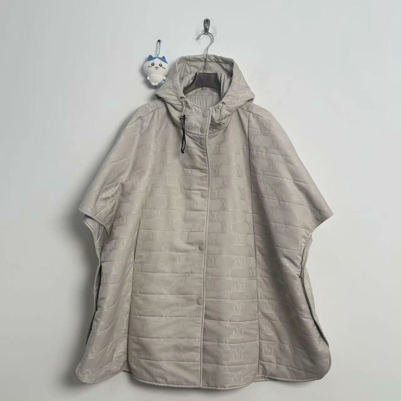 Max Mara maxmara aeroso gray letter print poncho Size M / US 6-8 / IT 42-44 - 1 Thumbnail