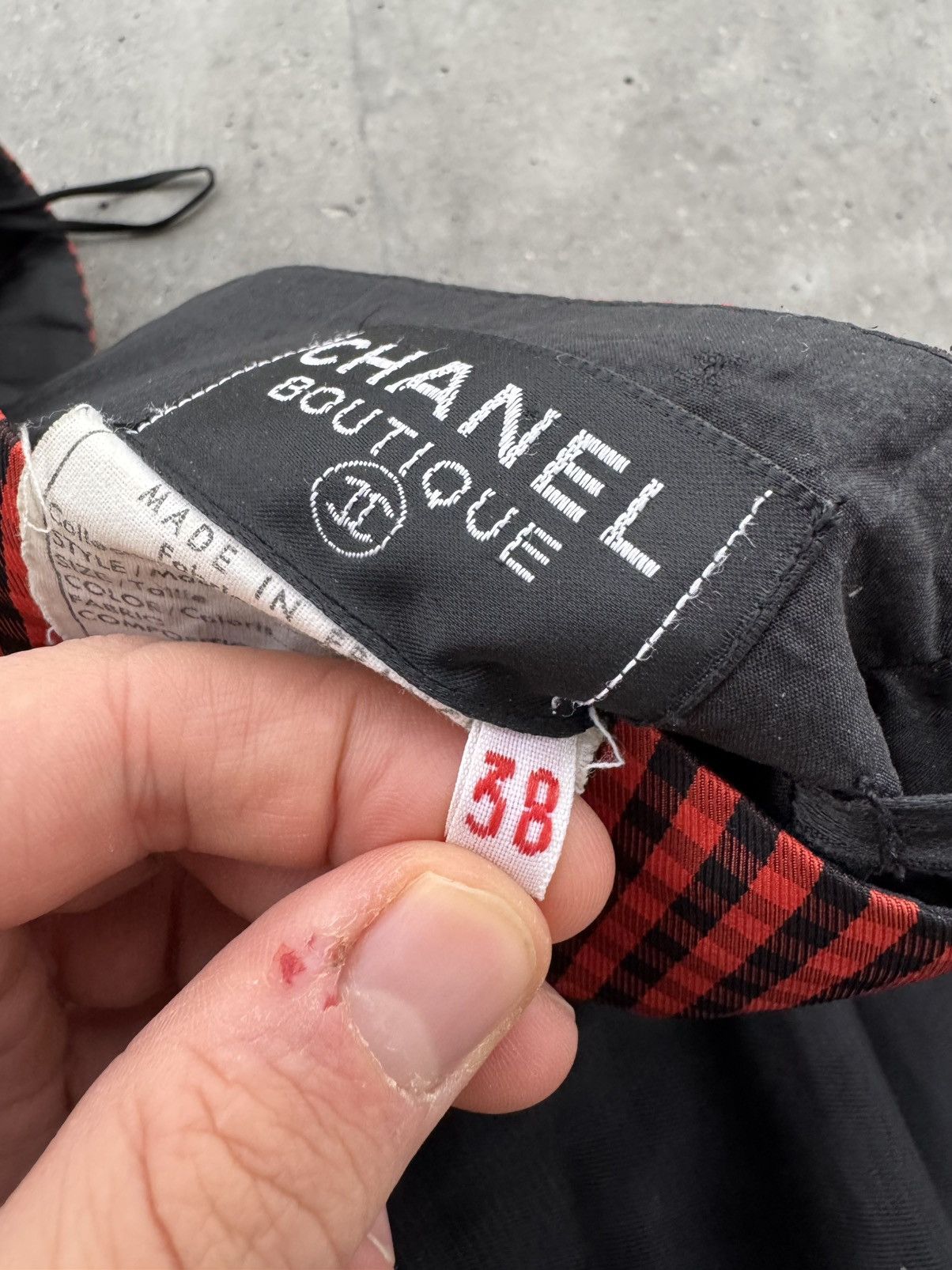 Chanel × Vintage Chanel Boutique Rare Vintage 80s Medi Skirt Size 27" / US 4 / IT 40 - 3 Thumbnail